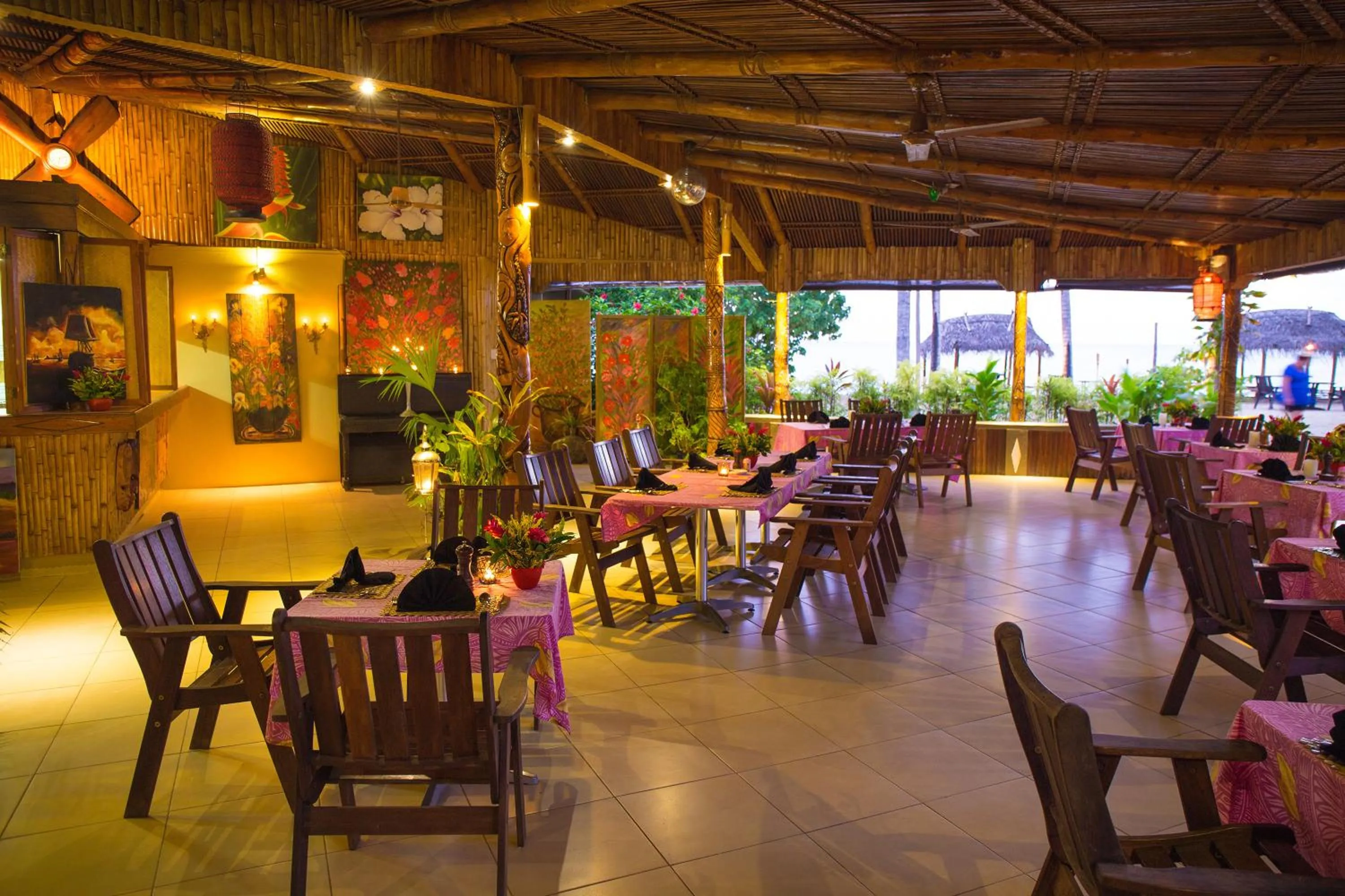 Restaurant/places to eat in Le Vasa Resort