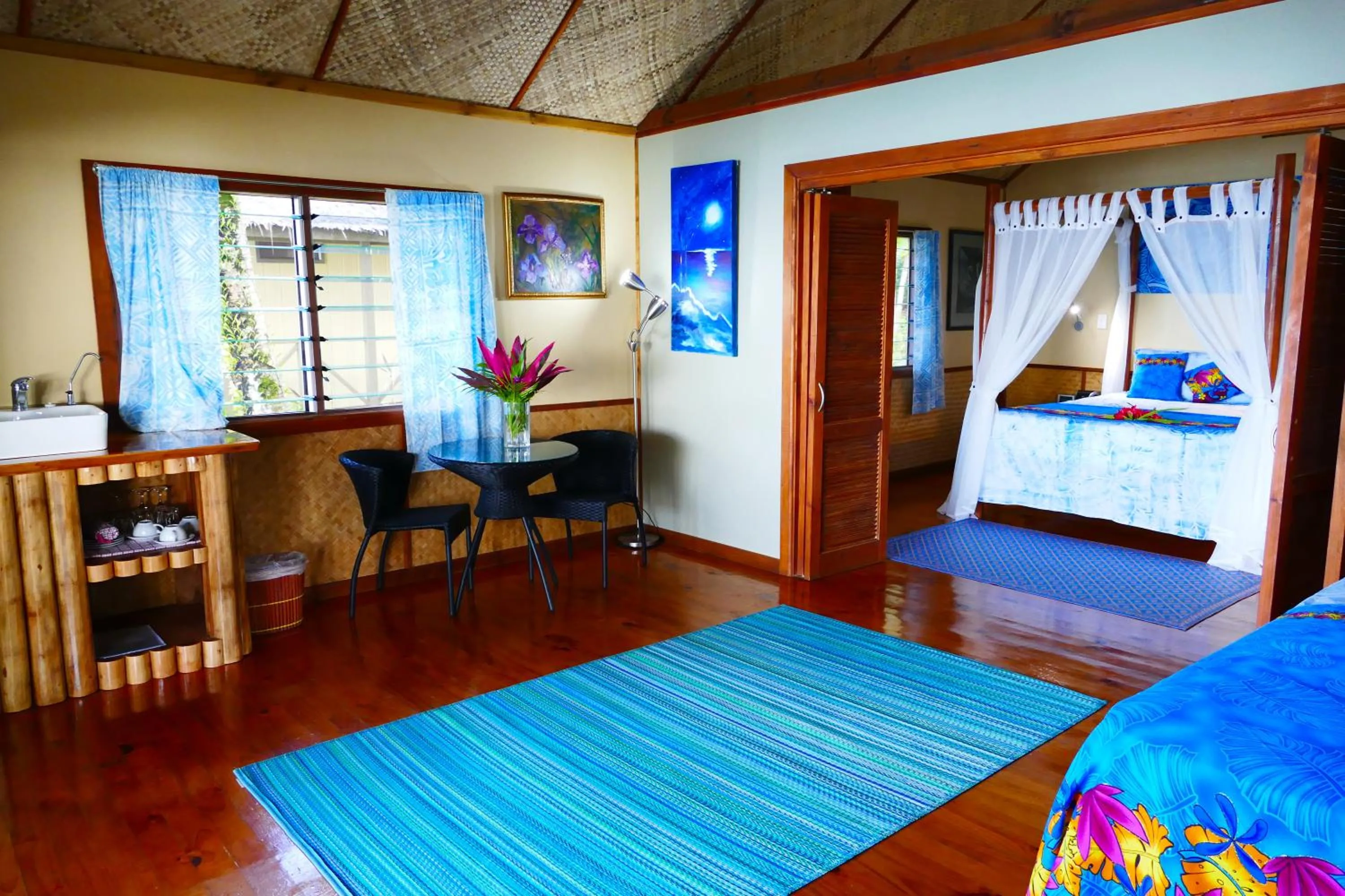 Kitchen or kitchenette, Bed in Le Vasa Resort