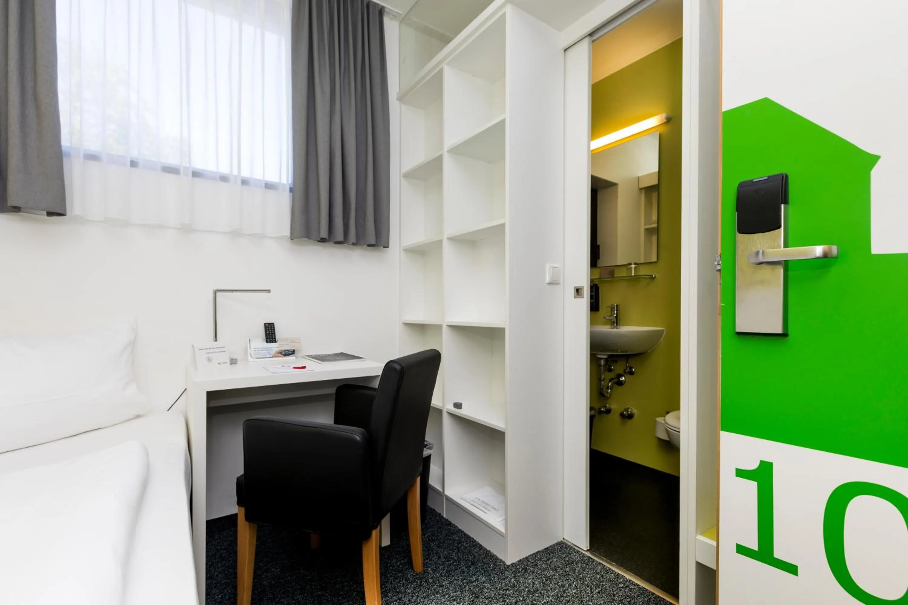 Photo of the whole room in mk hotel eschborn