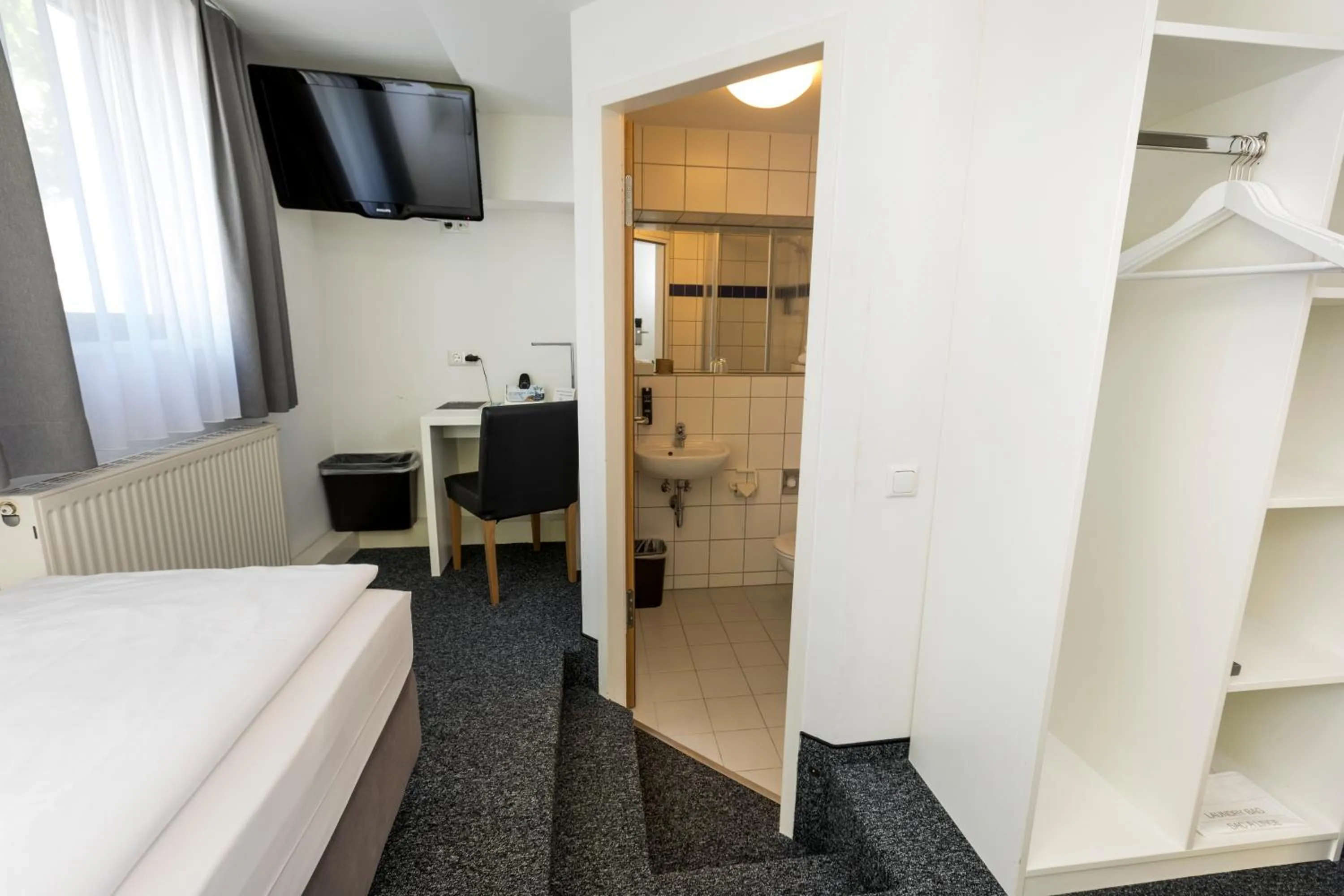 TV and multimedia, Bed in mk hotel eschborn