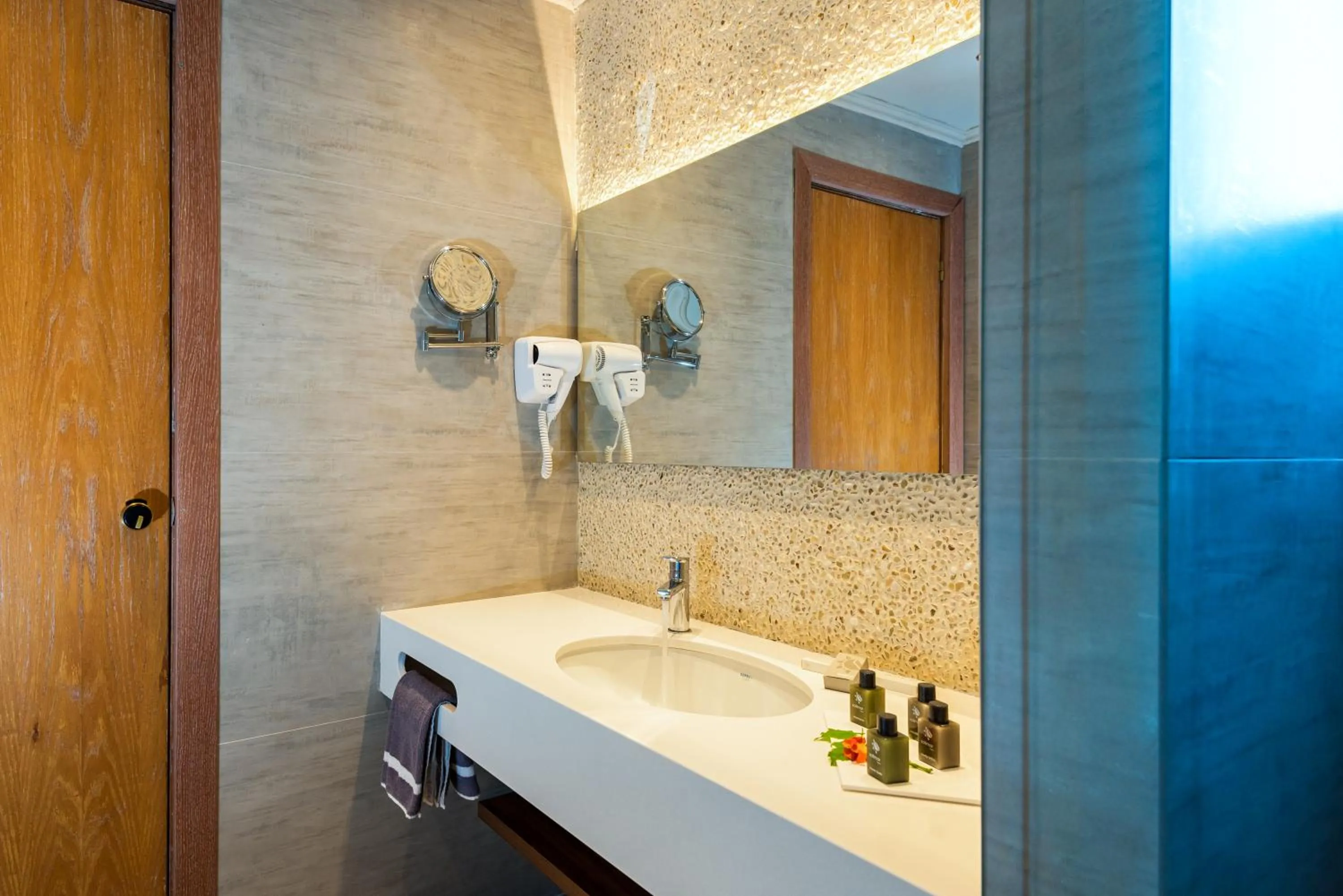 Bathroom in Solimar Aquamarine Resort
