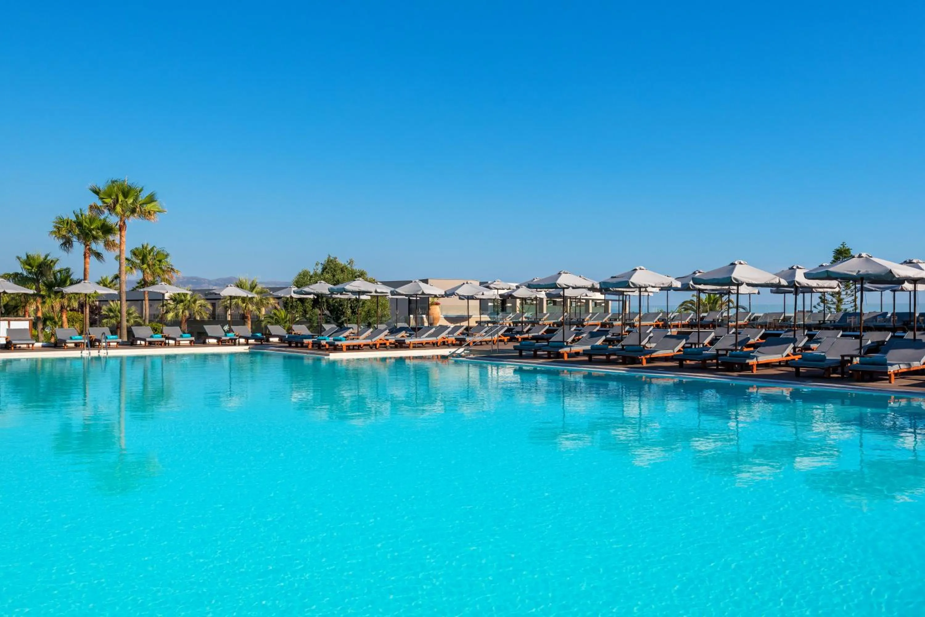 Swimming pool in Solimar Aquamarine Resort