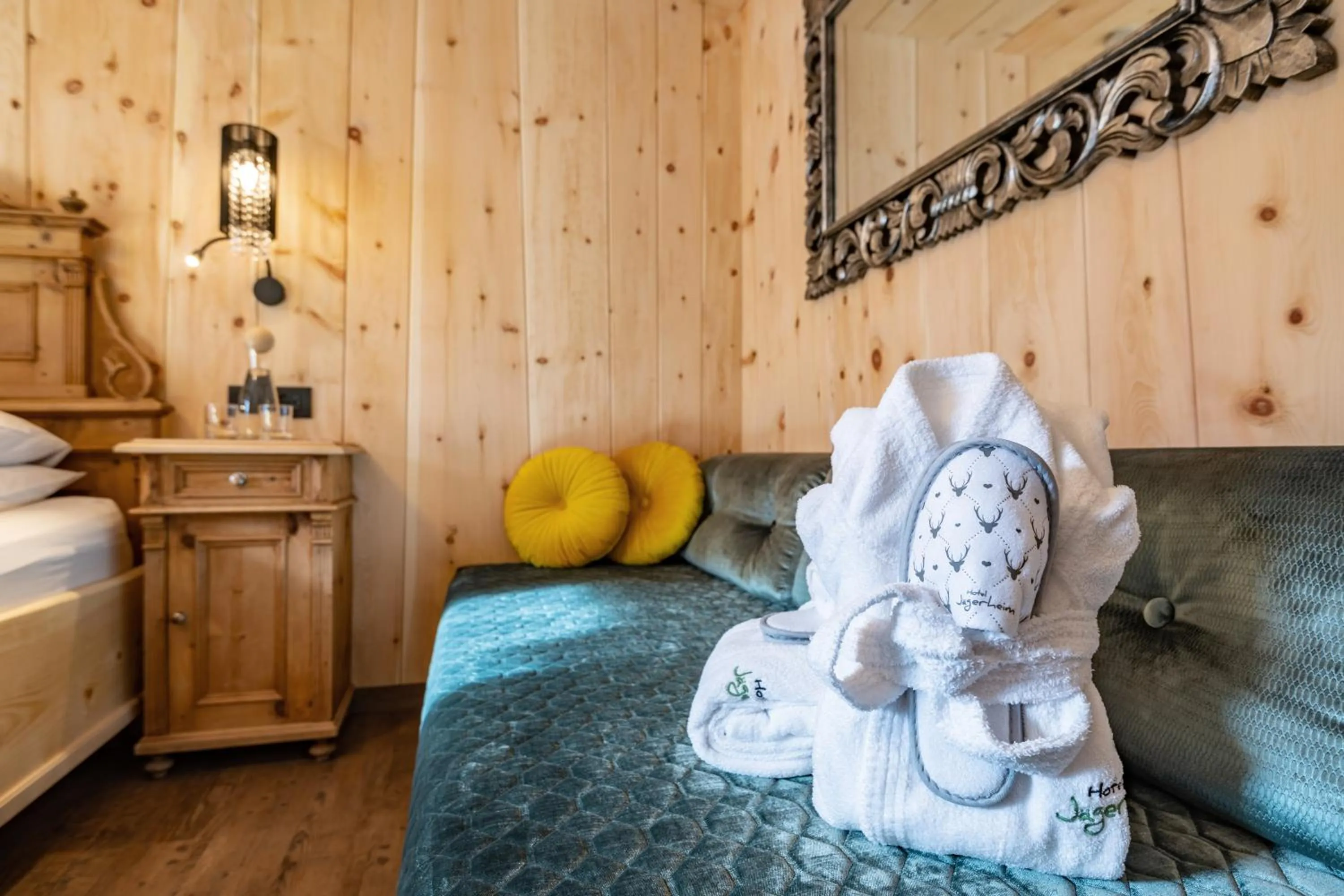 Seating area, Bed in Hotel Jägerheim 3S