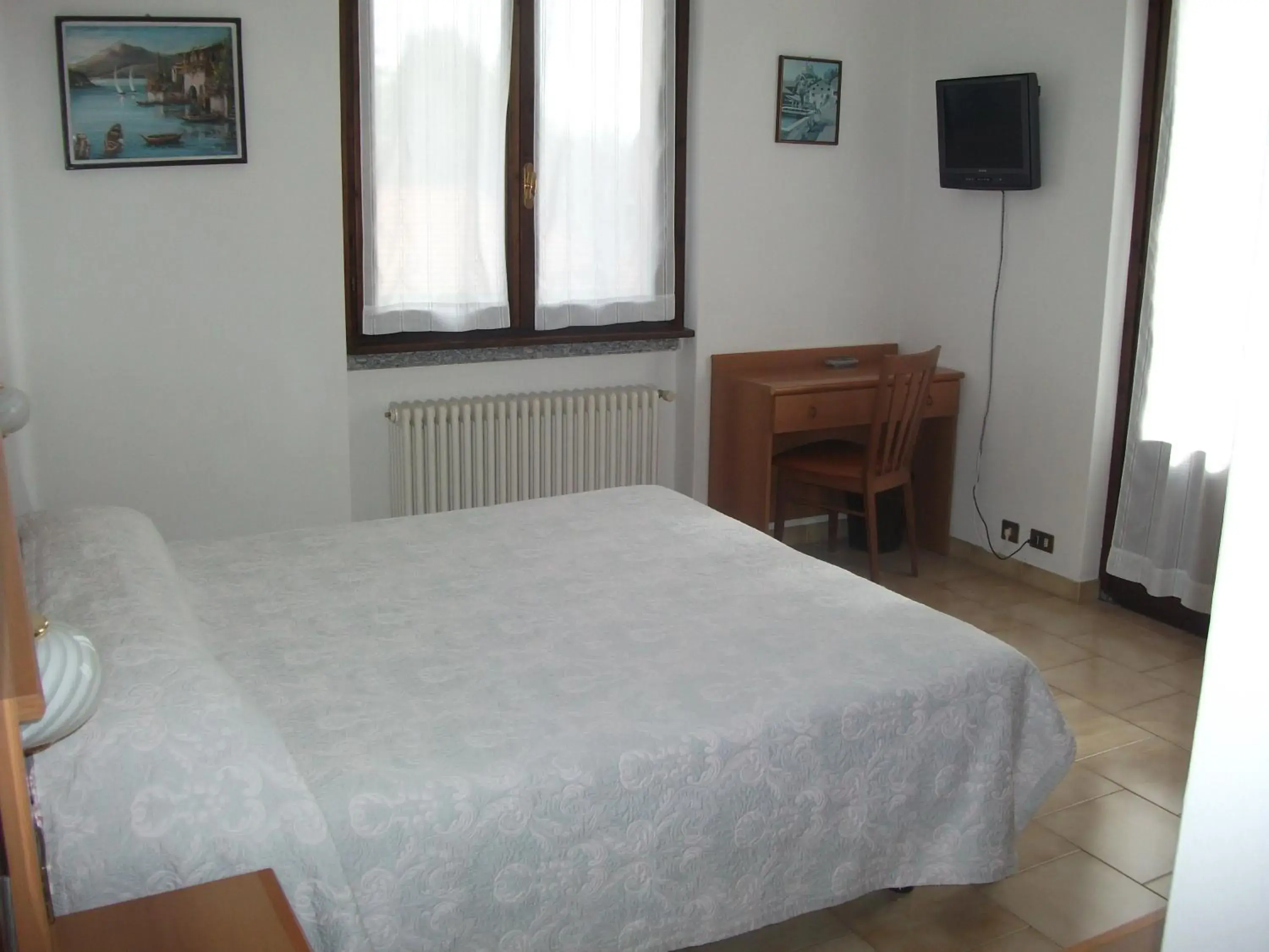 Double or Twin Room in Albergo Breglia Double or Twin Room in Albergo Breglia