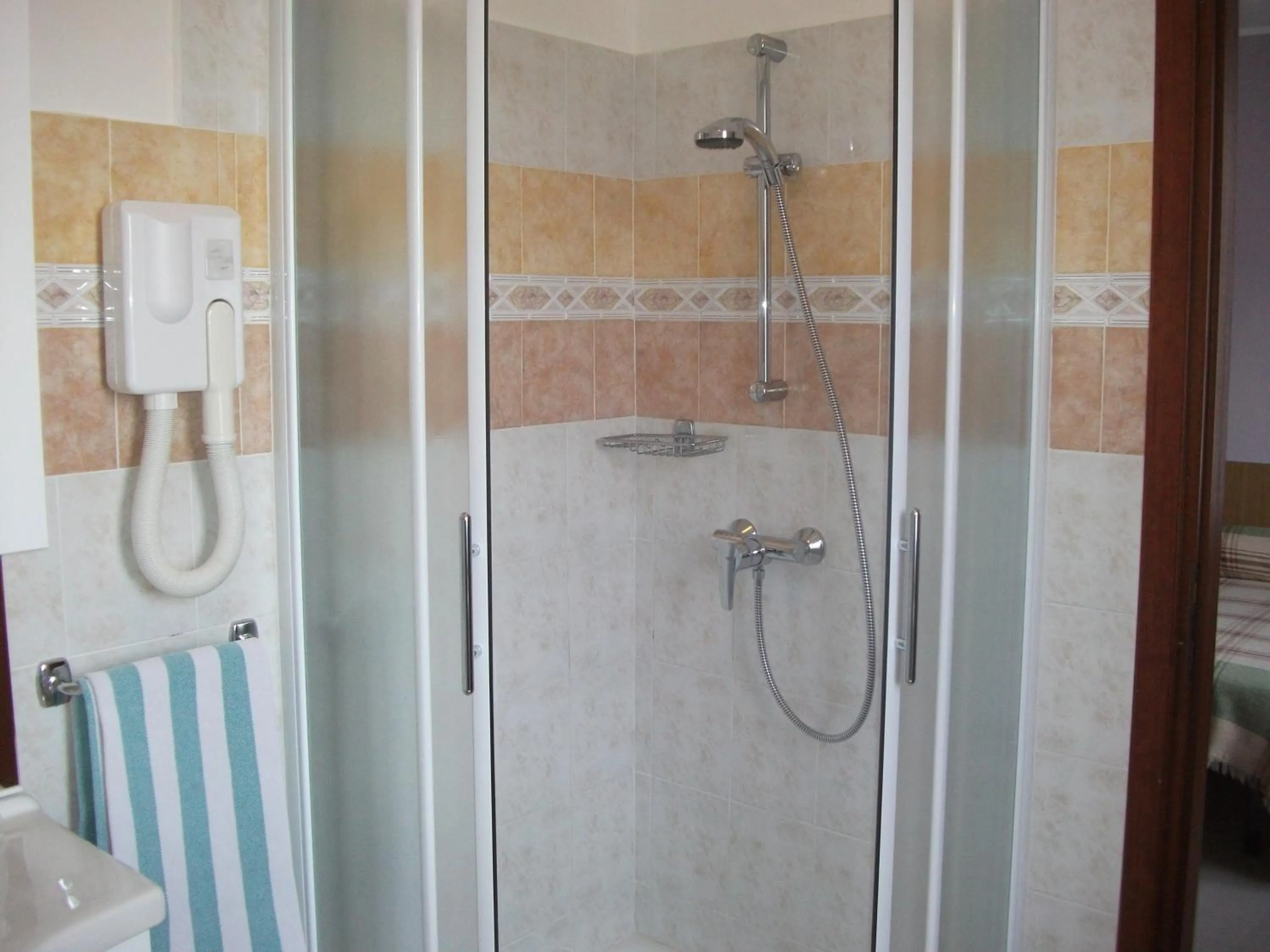 Shower in Albergo Breglia