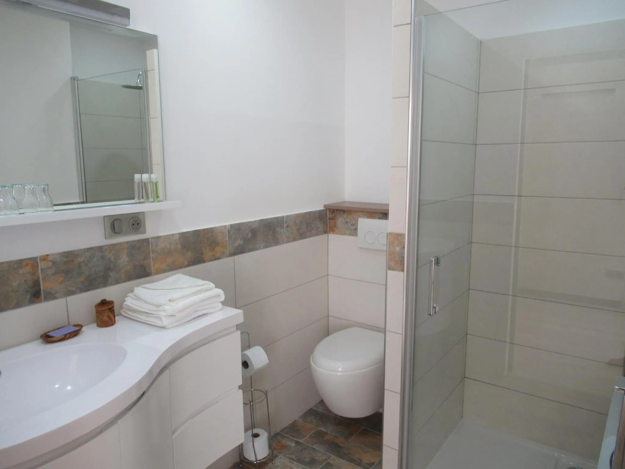 Bathroom in Le Bastidon de CUCURON