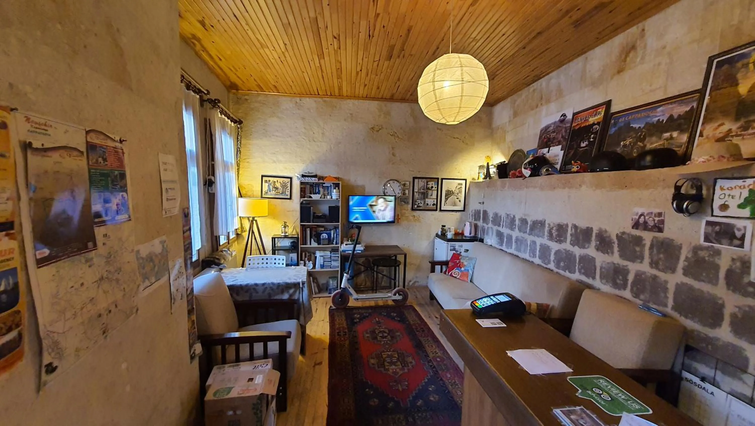 Communal lounge/ TV room in Karadut Cave Hotel