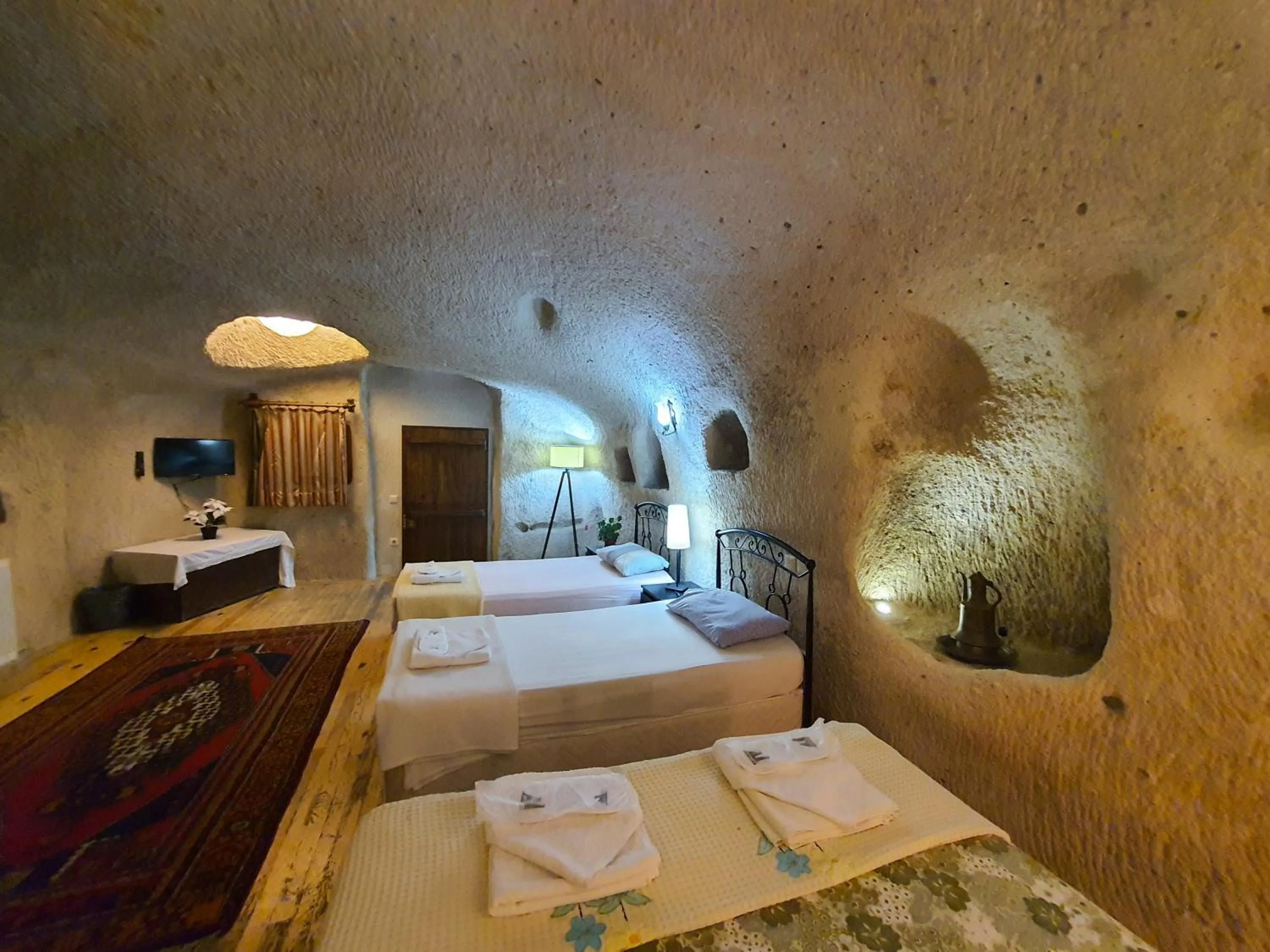 Photo of the whole room, Bed in Karadut Cave Hotel