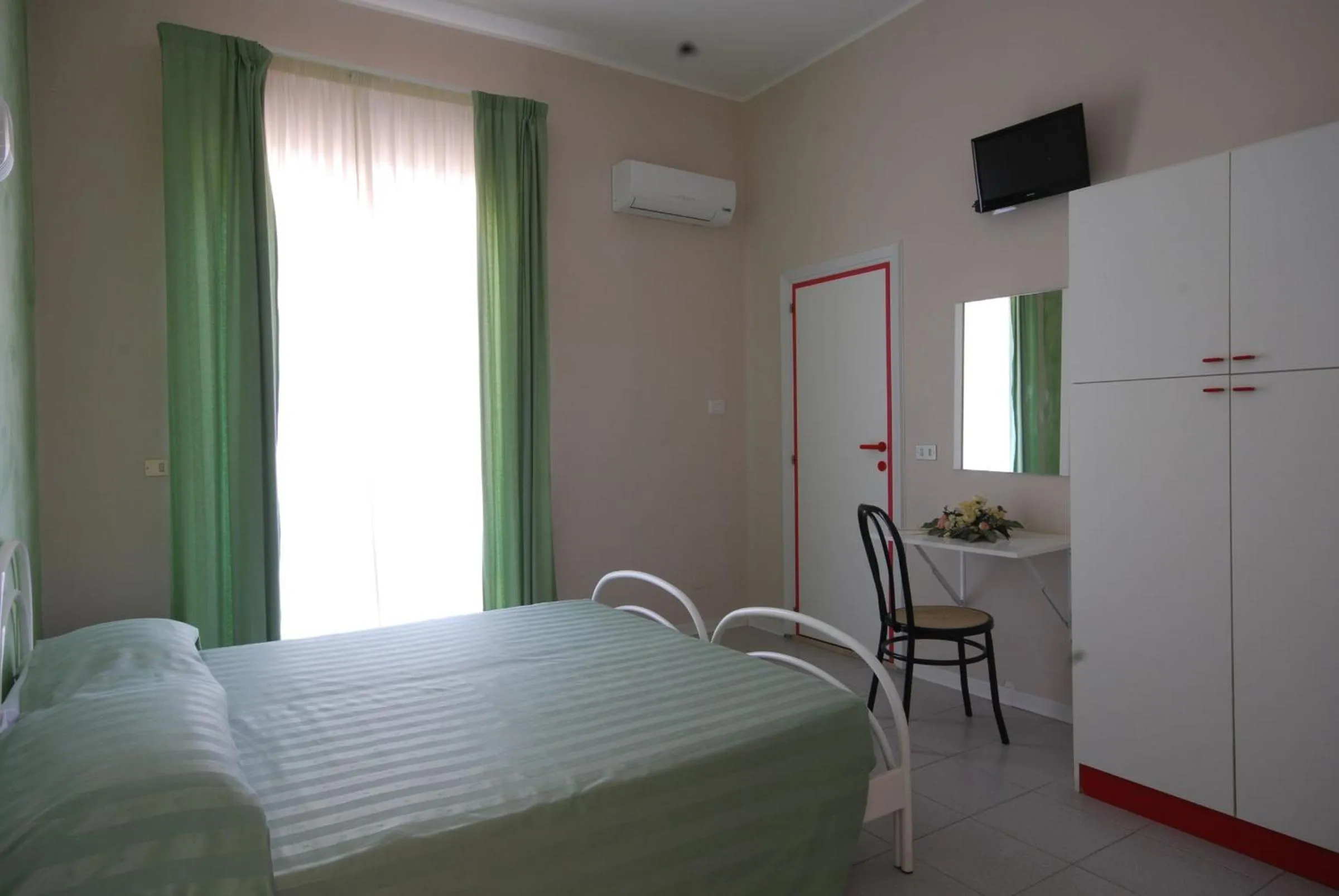 Photo of the whole room, Bed in Villaggio Verde Cupra