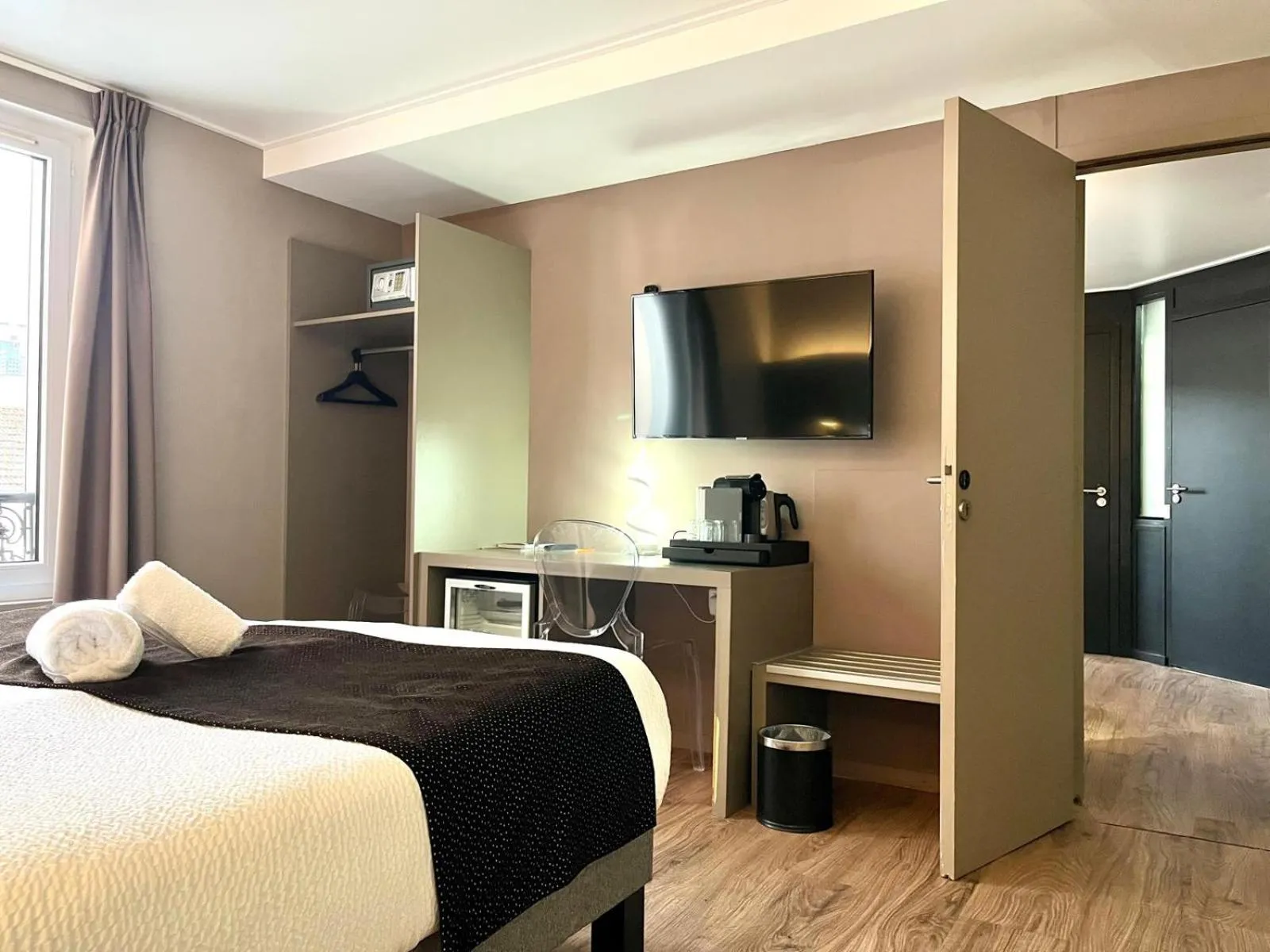 Bed in HOTEL & SPA Le Renard Centre