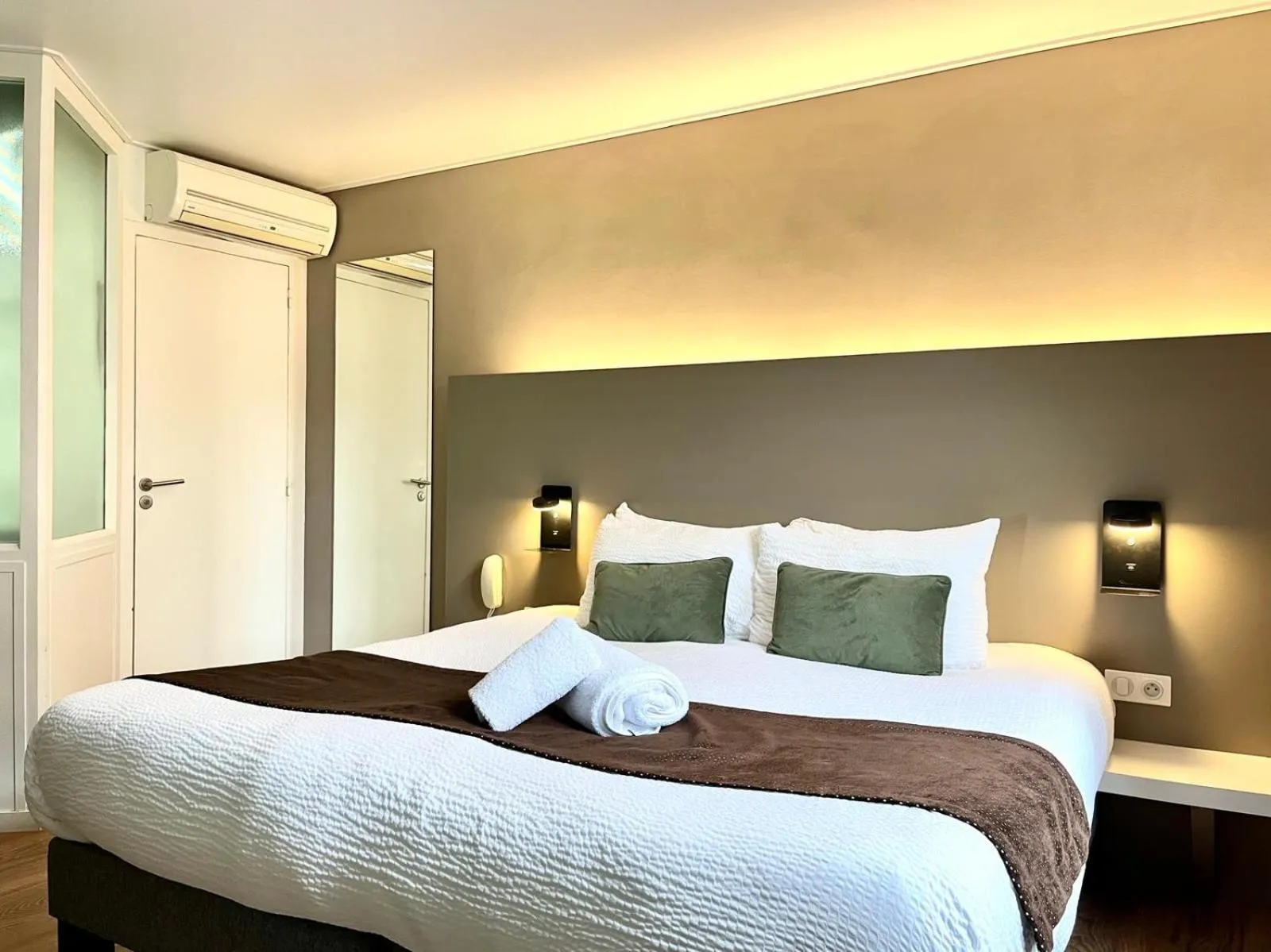 Bed in HOTEL & SPA Le Renard Centre