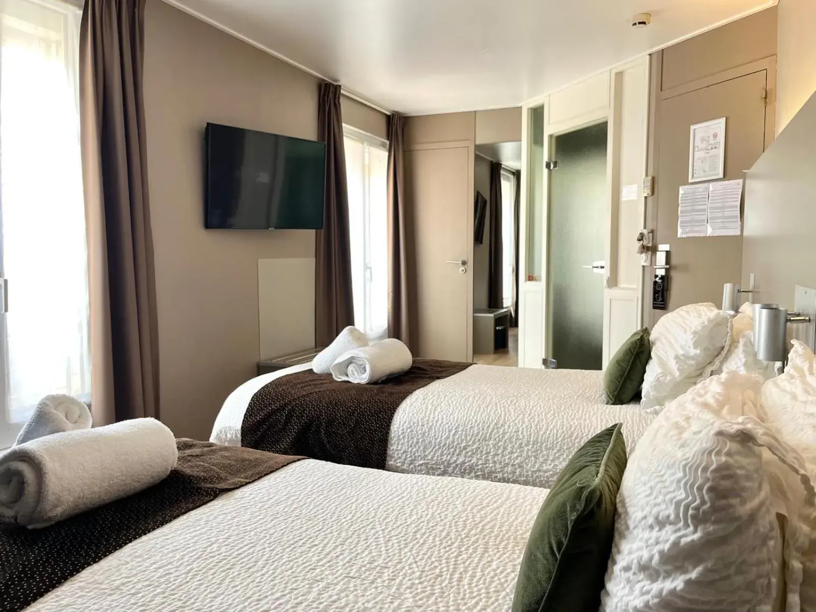 Twin Room in HOTEL & SPA Le Renard Centre Twin Room in HOTEL & SPA Le Renard Centre