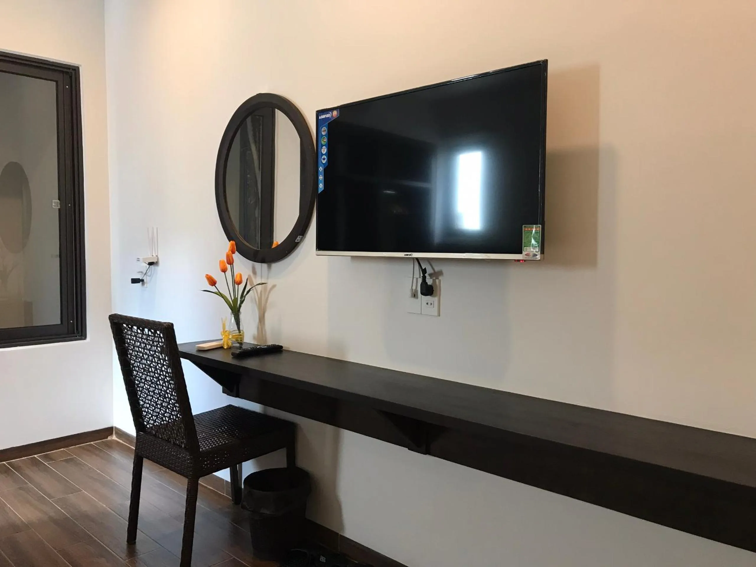 hair dresser, TV/Entertainment Center in Marina Boutique Hotel