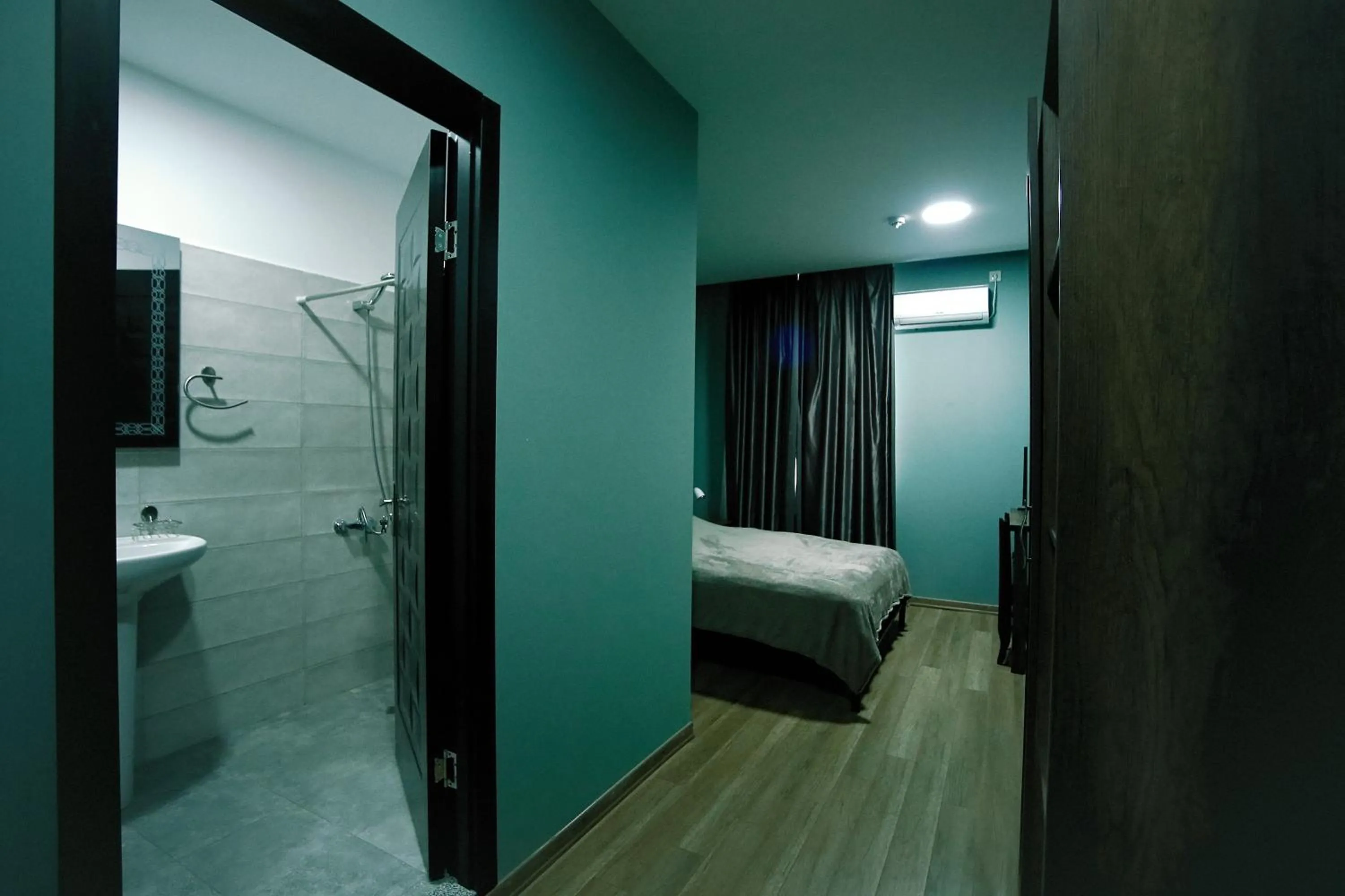 Bathroom, Bed in Hotel AGUNA
