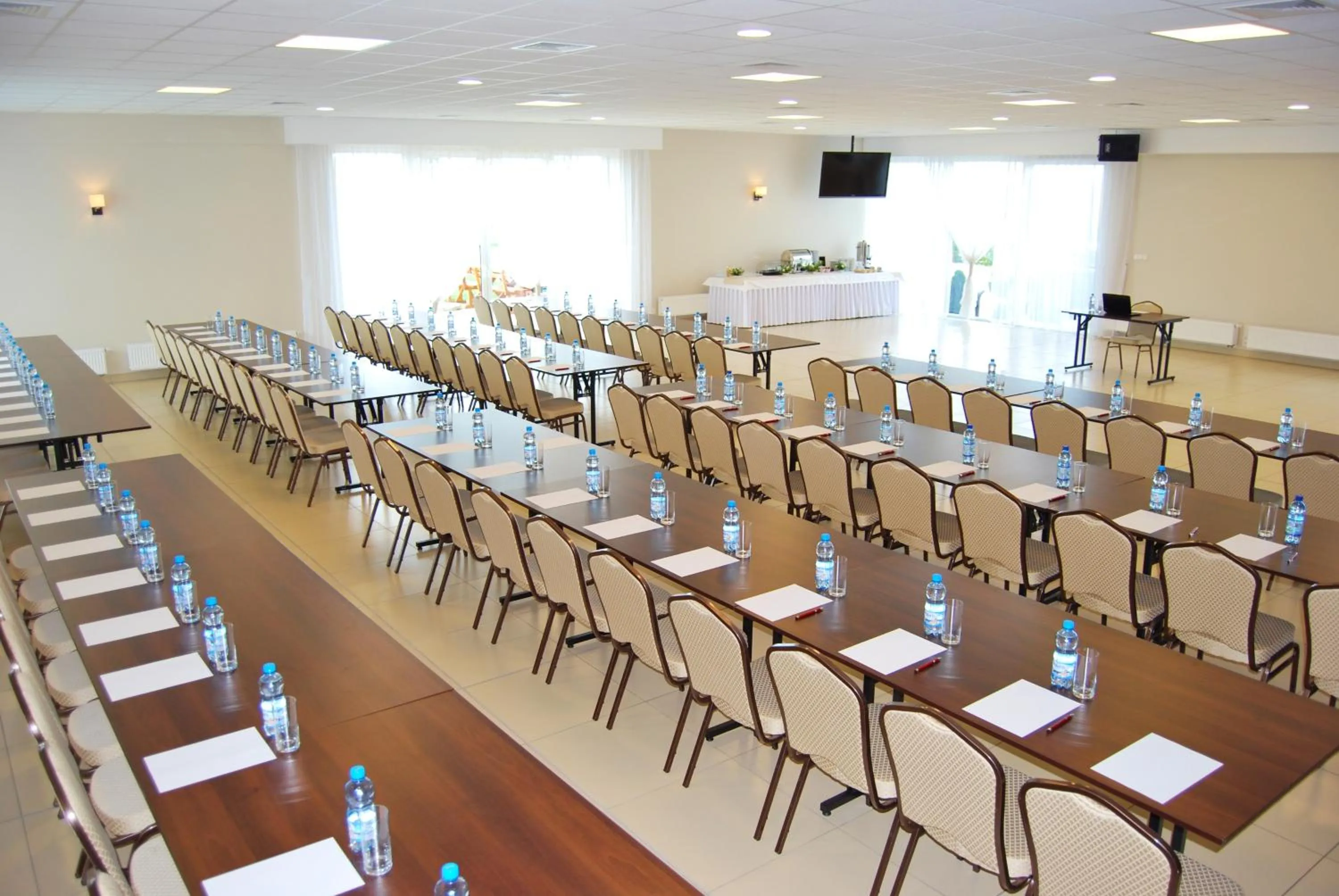 Business facilities in Złoty Staw