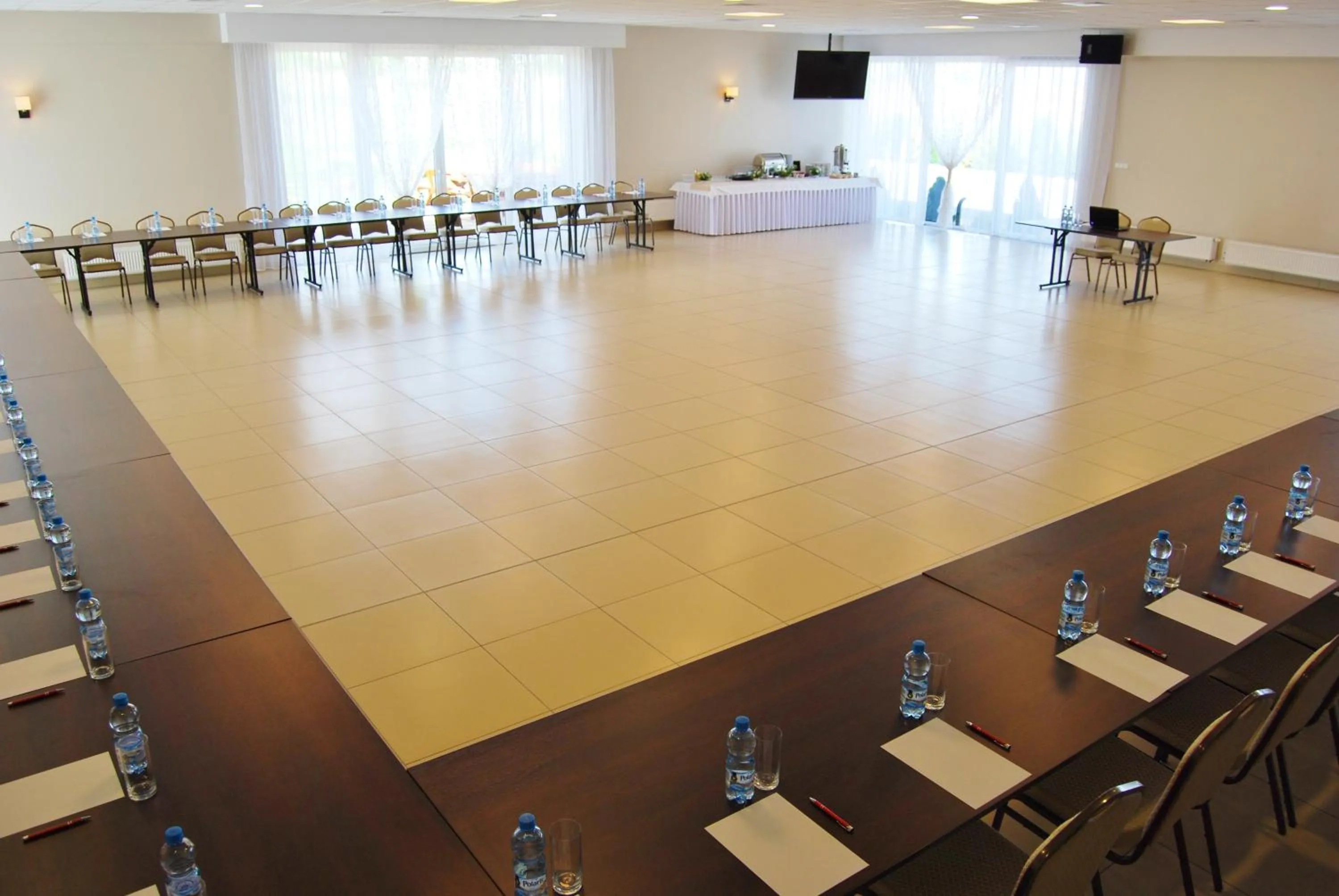 Business facilities in Złoty Staw