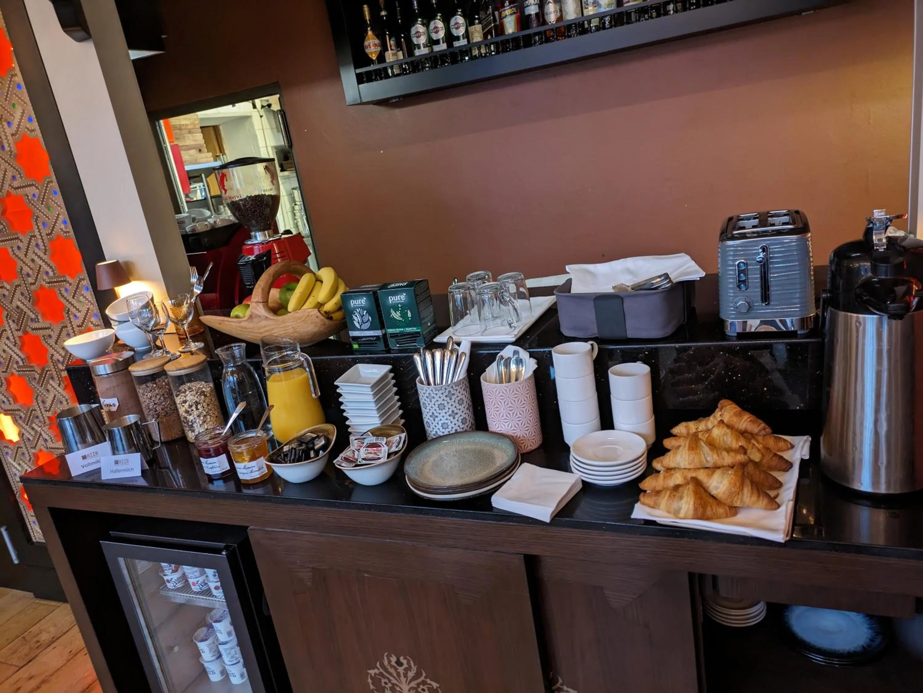 Breakfast in YoHo - The Young Hotel