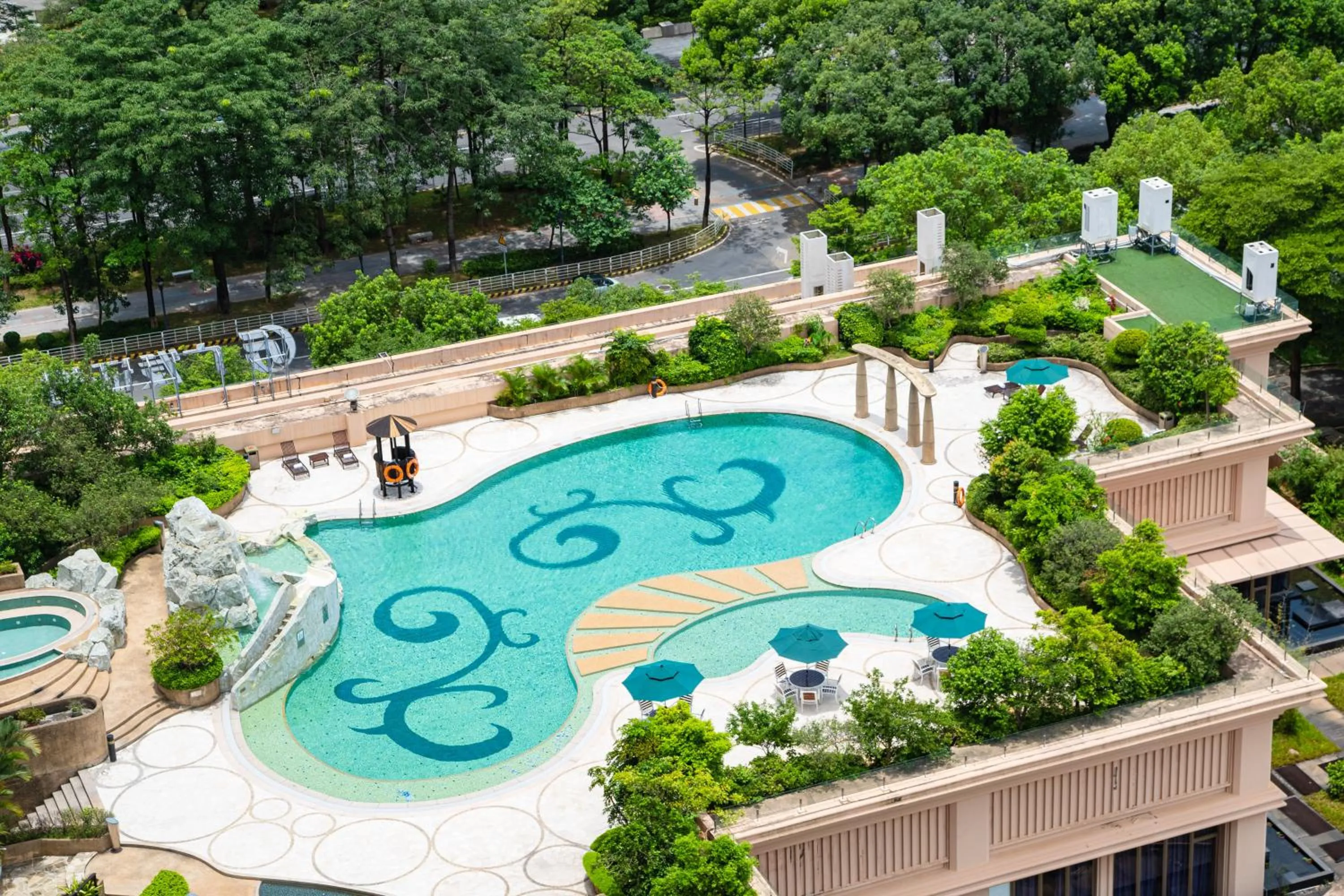 Pool view in Parklane Hotel Changan