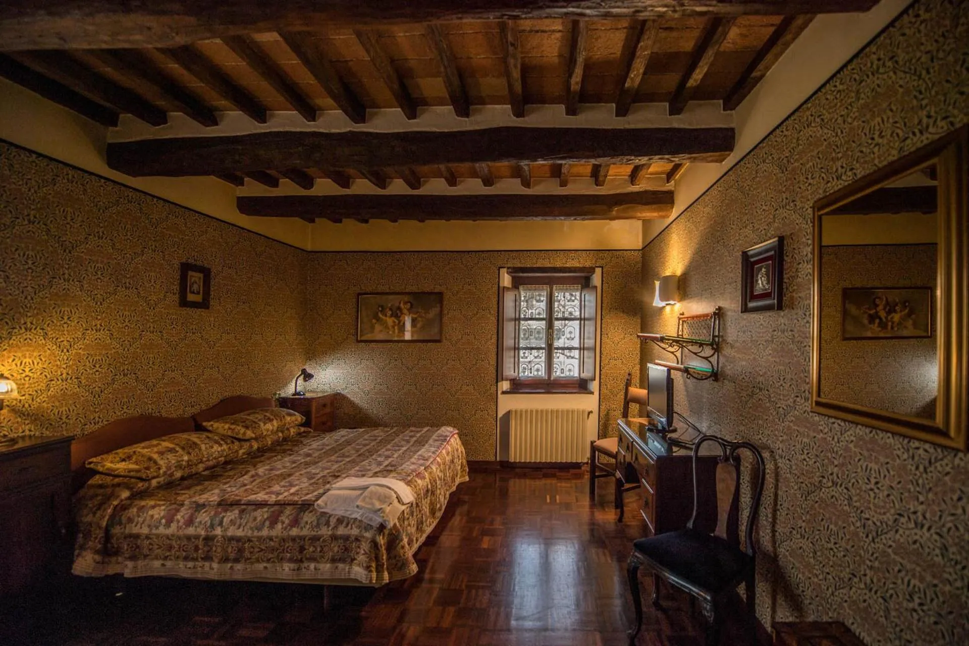Photo of the whole room, Bed in Relais Oroscopo