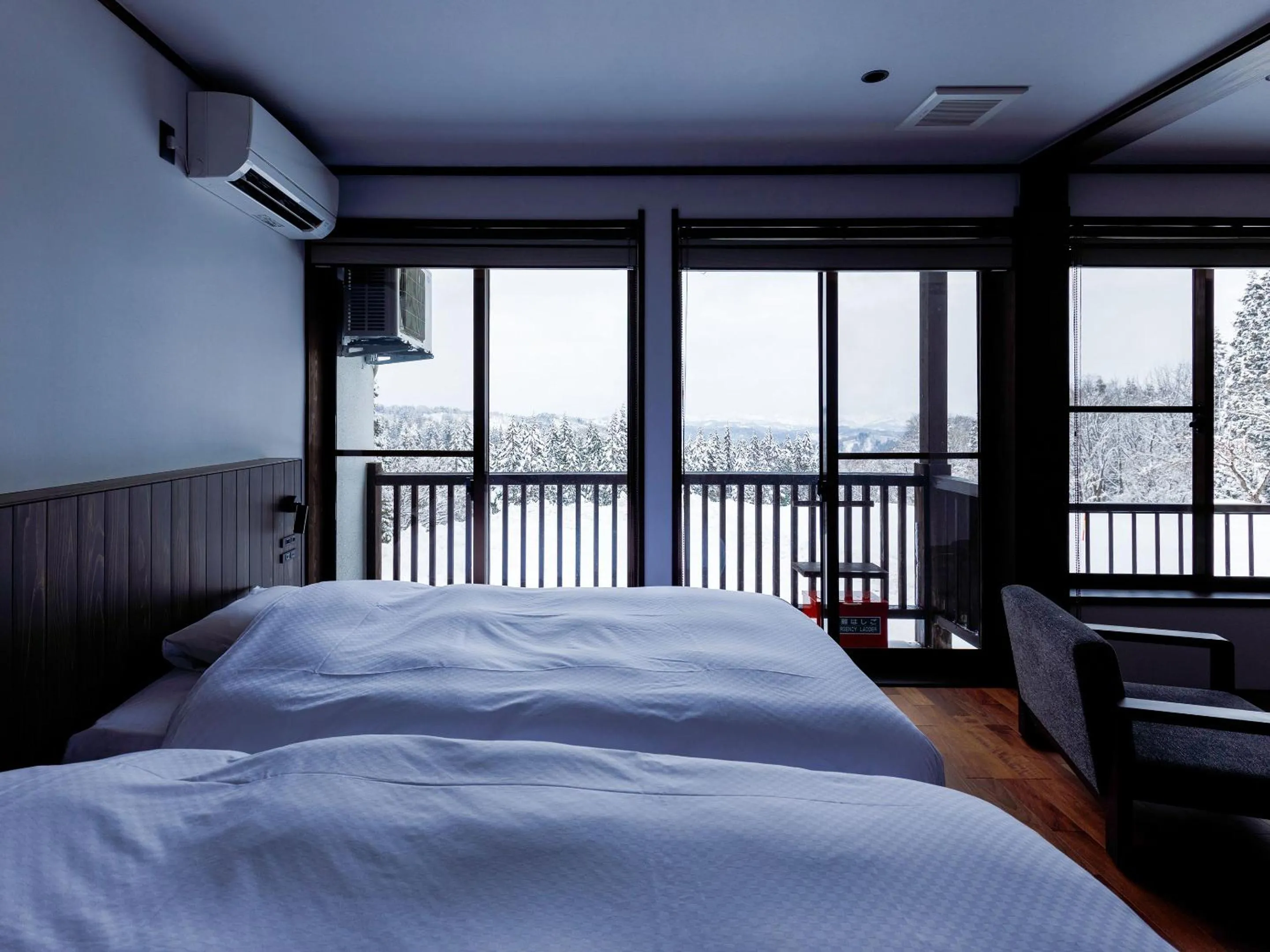 Photo of the whole room, Bed in Auberge 醸す森 "kamosu mori"