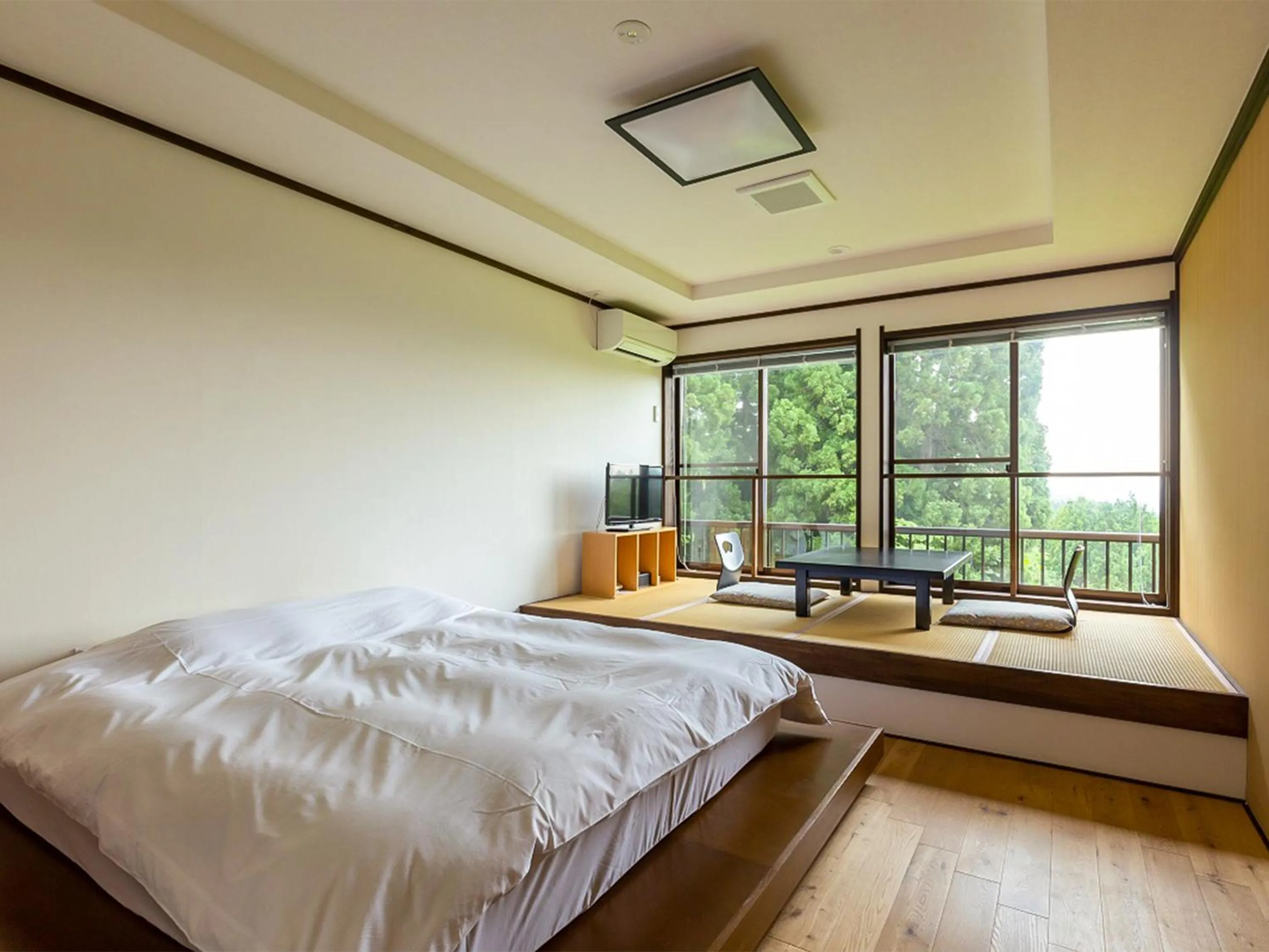 Photo of the whole room, Bed in Auberge 醸す森 "kamosu mori"