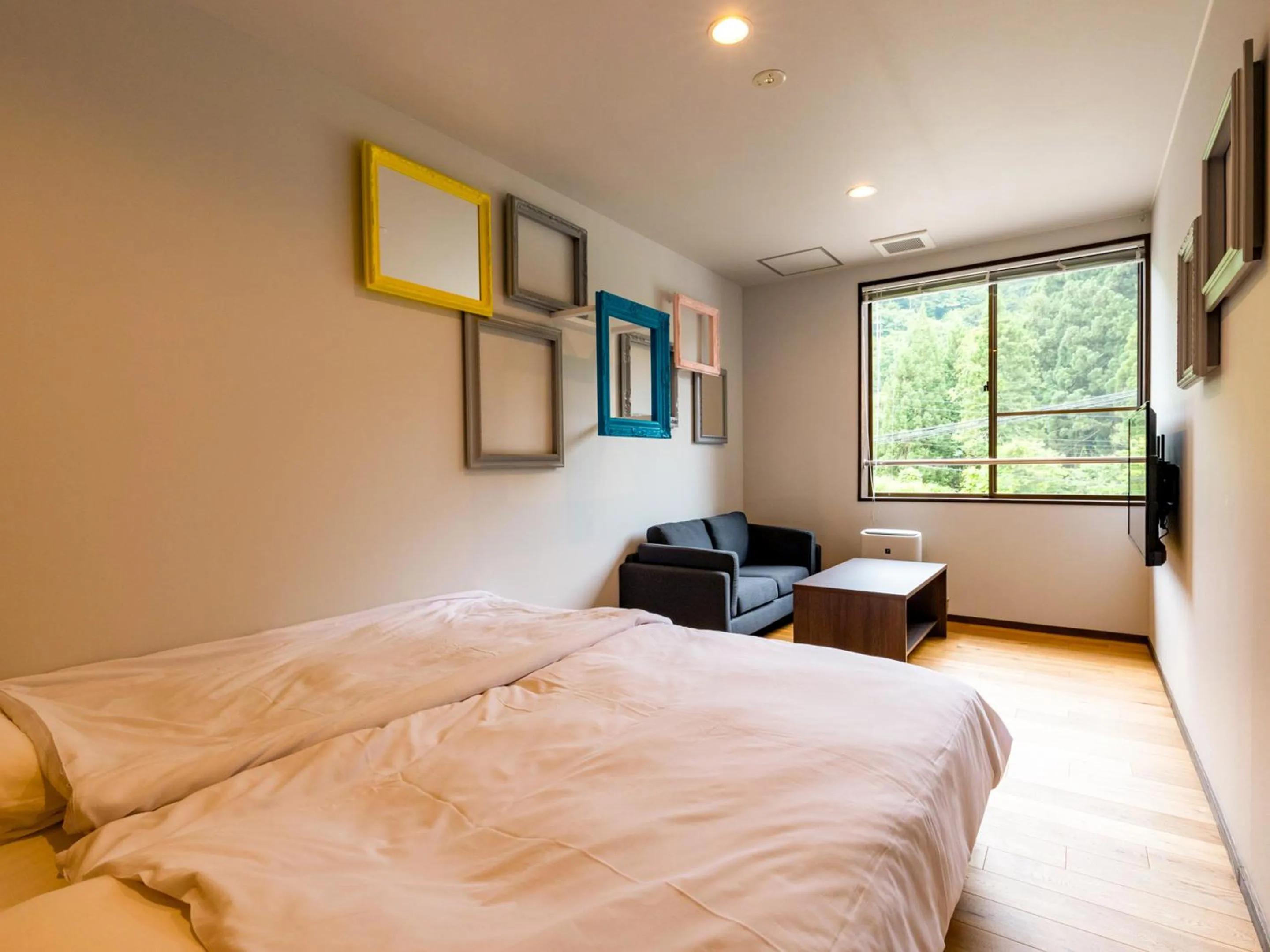 Photo of the whole room, Bed in Auberge 醸す森 "kamosu mori"