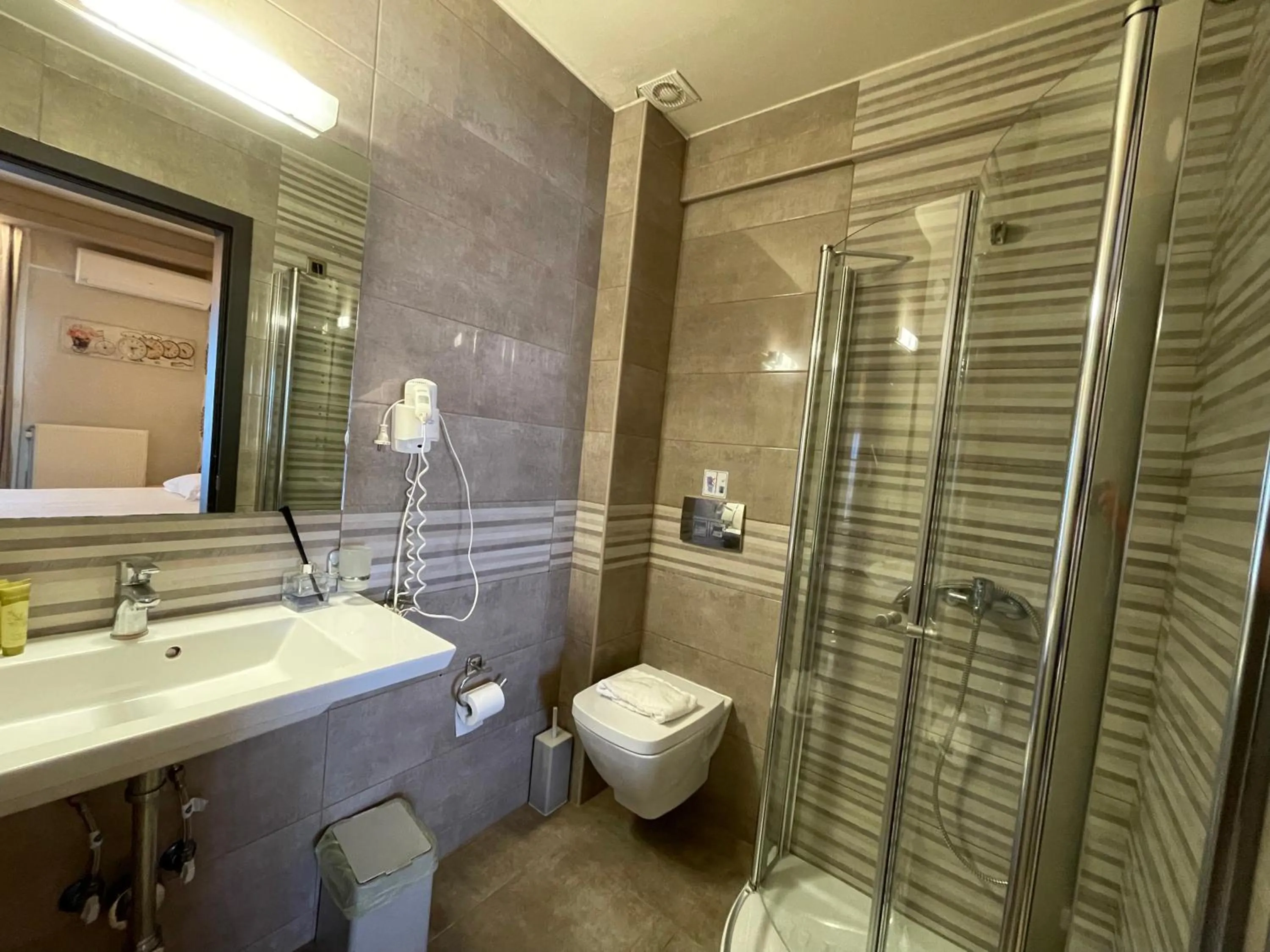 Shower in Porto Del Sol Hotel