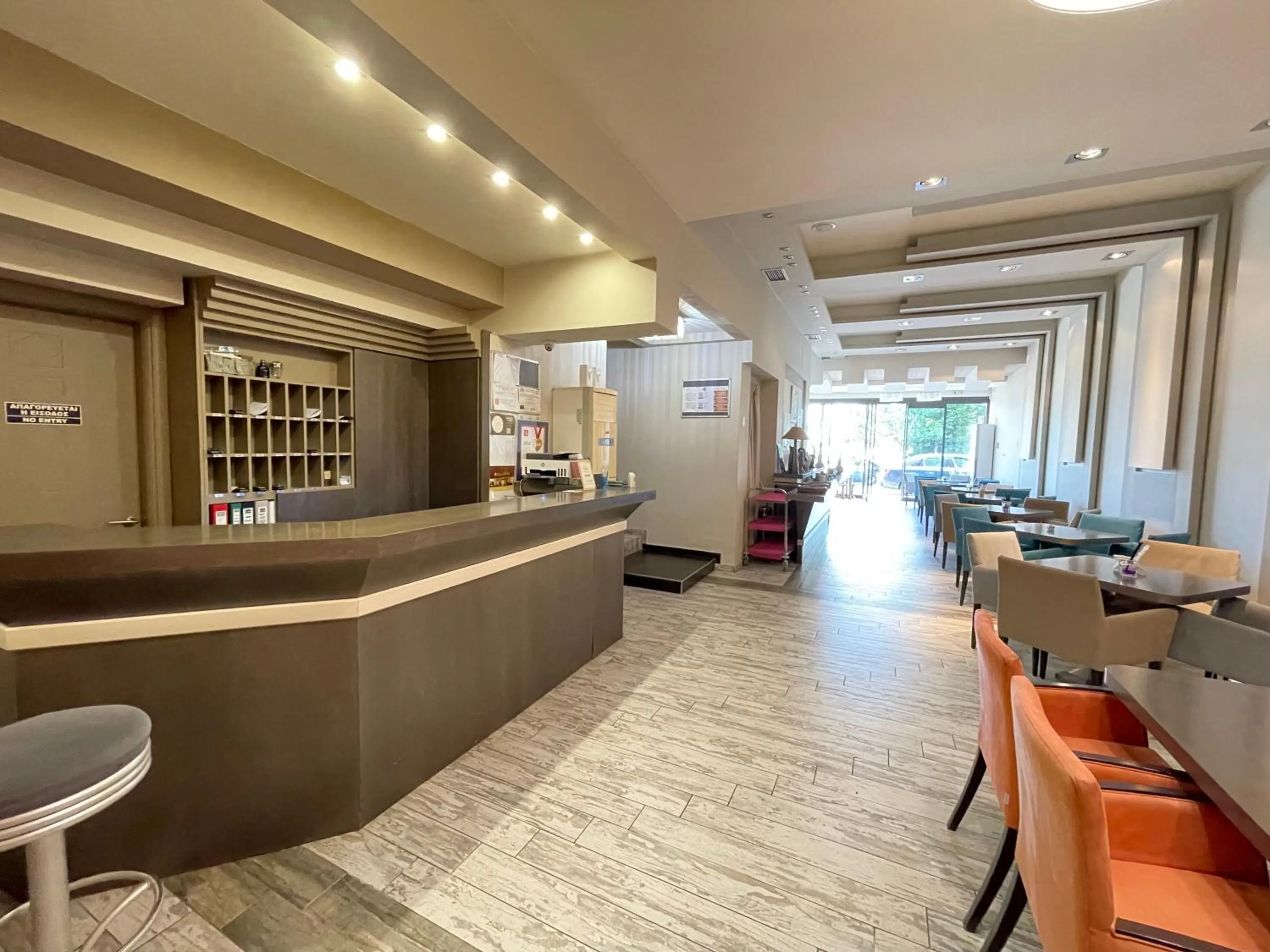 Living room in Porto Del Sol Hotel