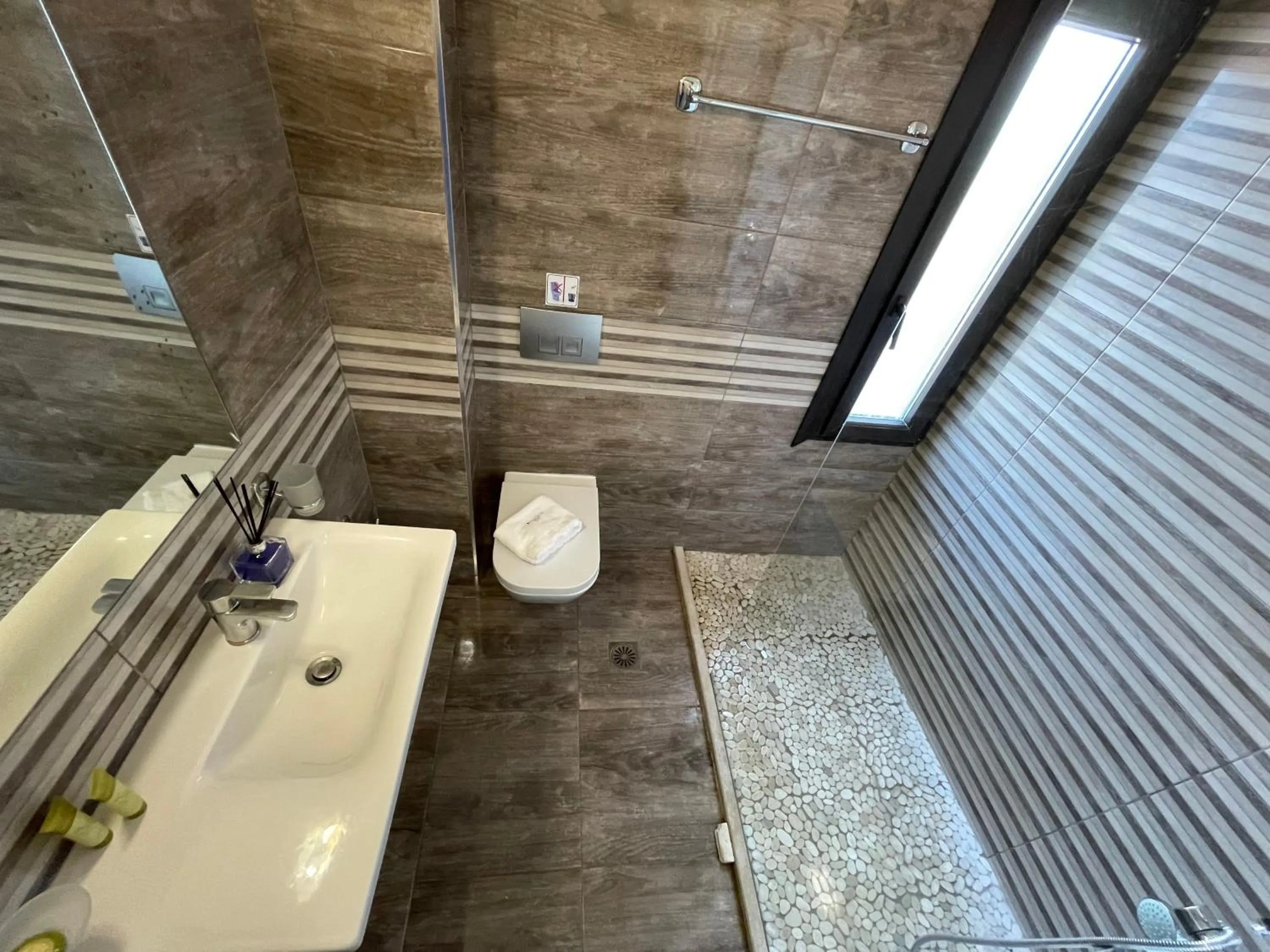 Shower in Porto Del Sol Hotel