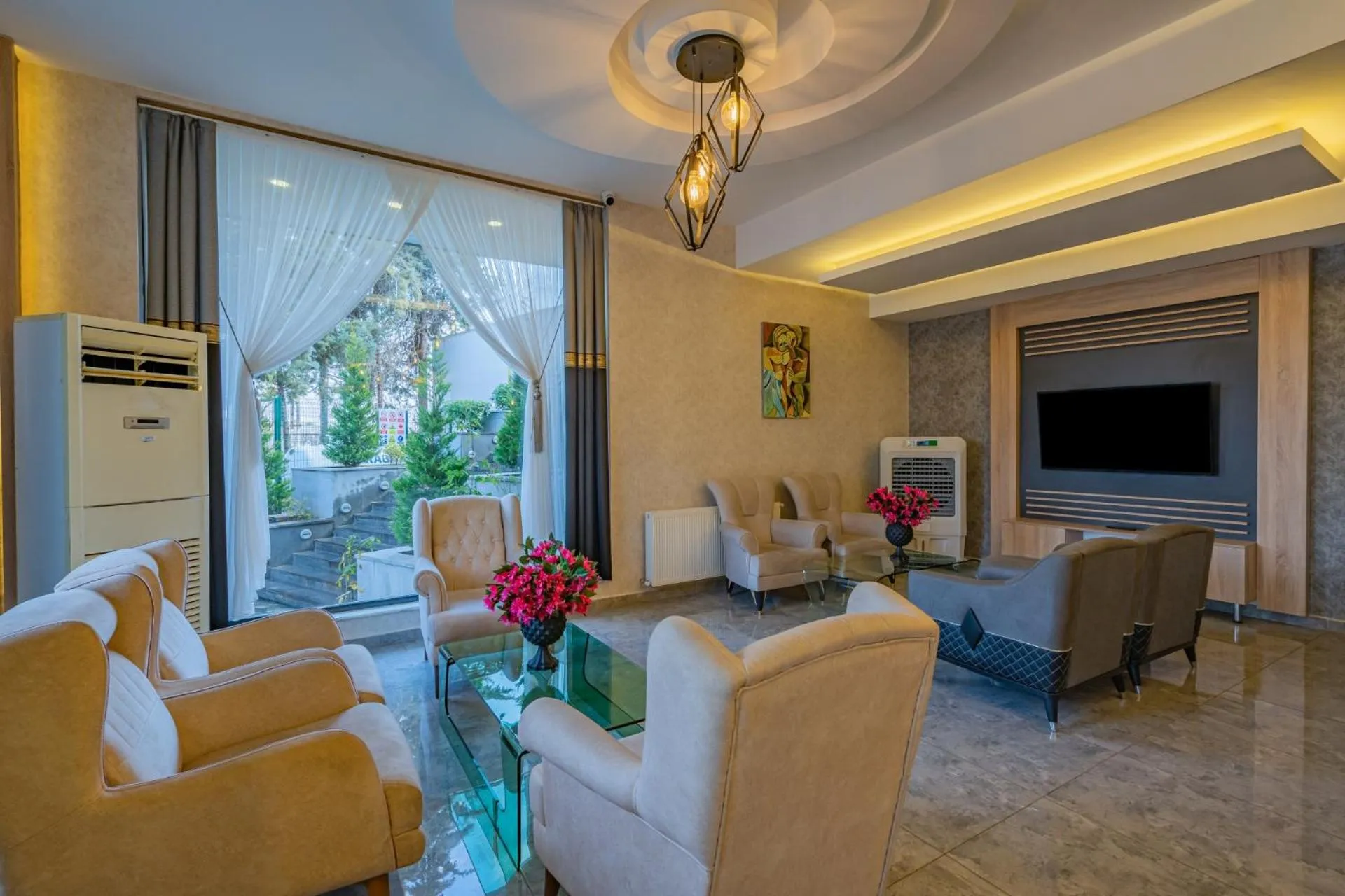 Communal lounge/ TV room in Ugurlu Termal Tatil Köyü