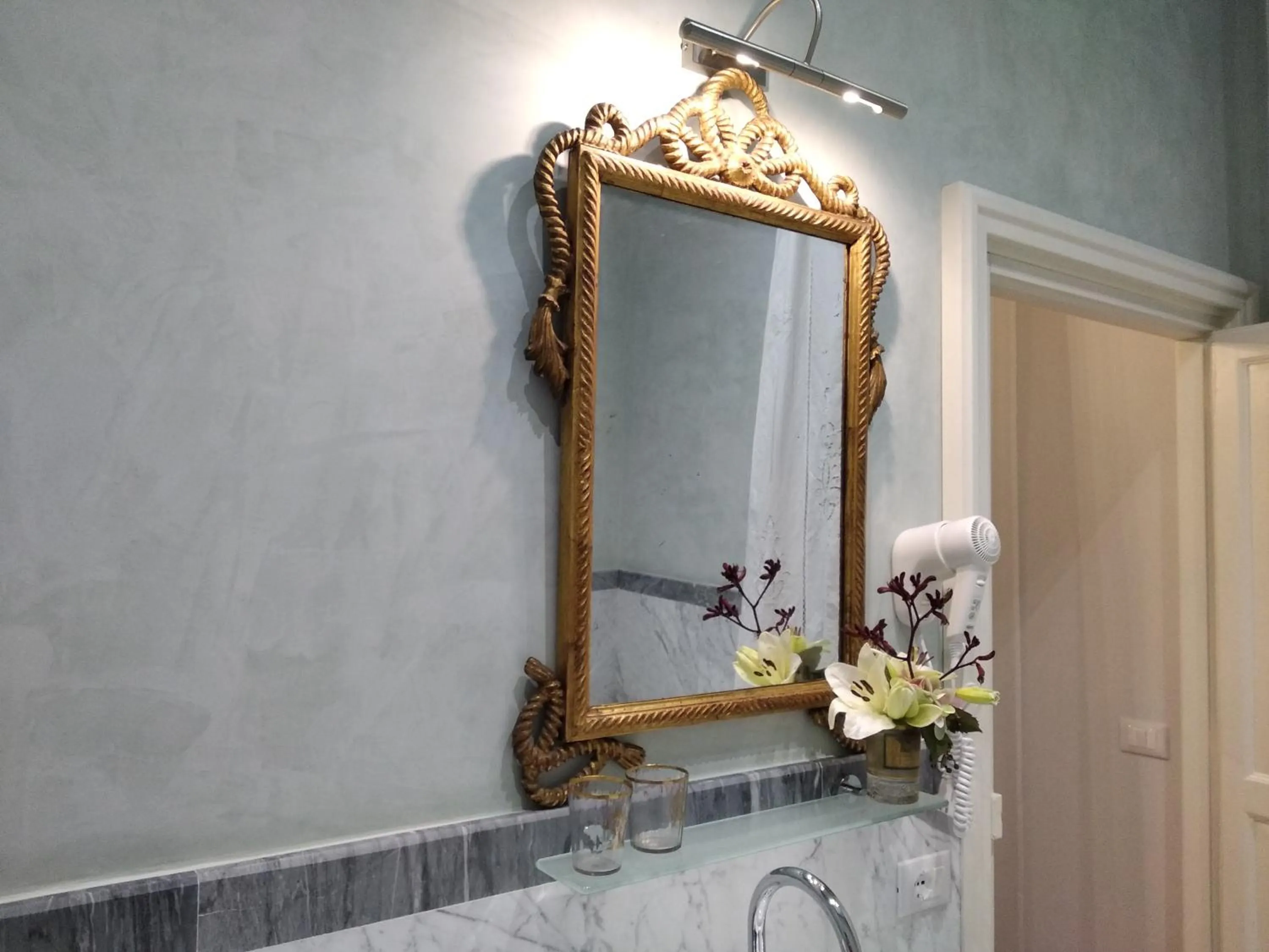 Bathroom in B&B "La Bottega d'Arte"