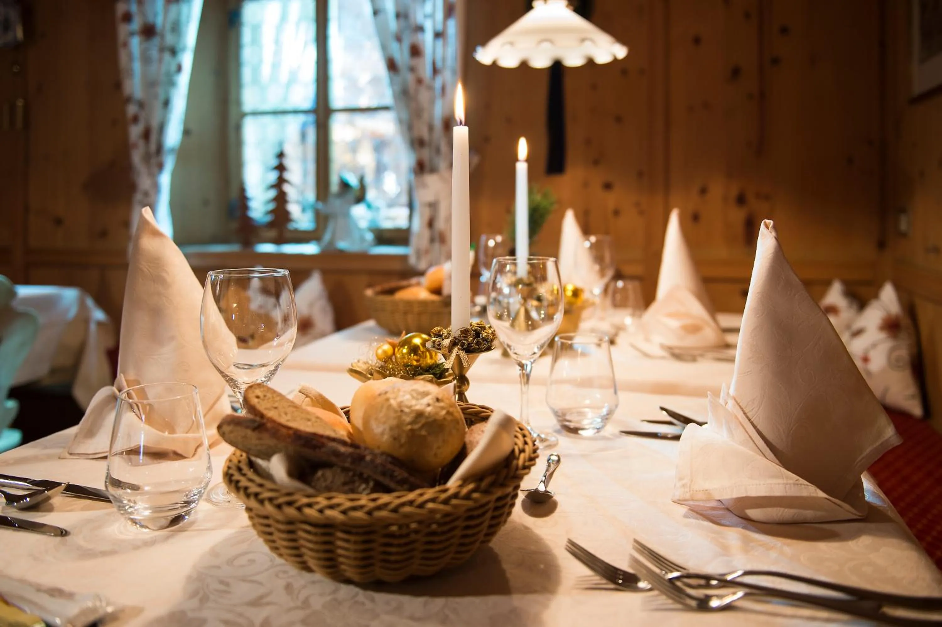 Restaurant/places to eat in Hotel Reischach