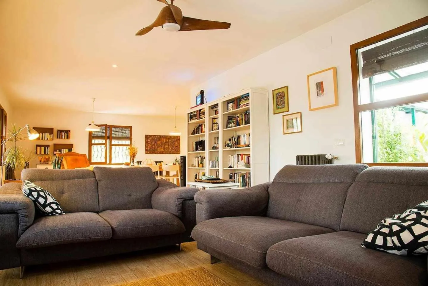 Library in B&B Masía Aitona