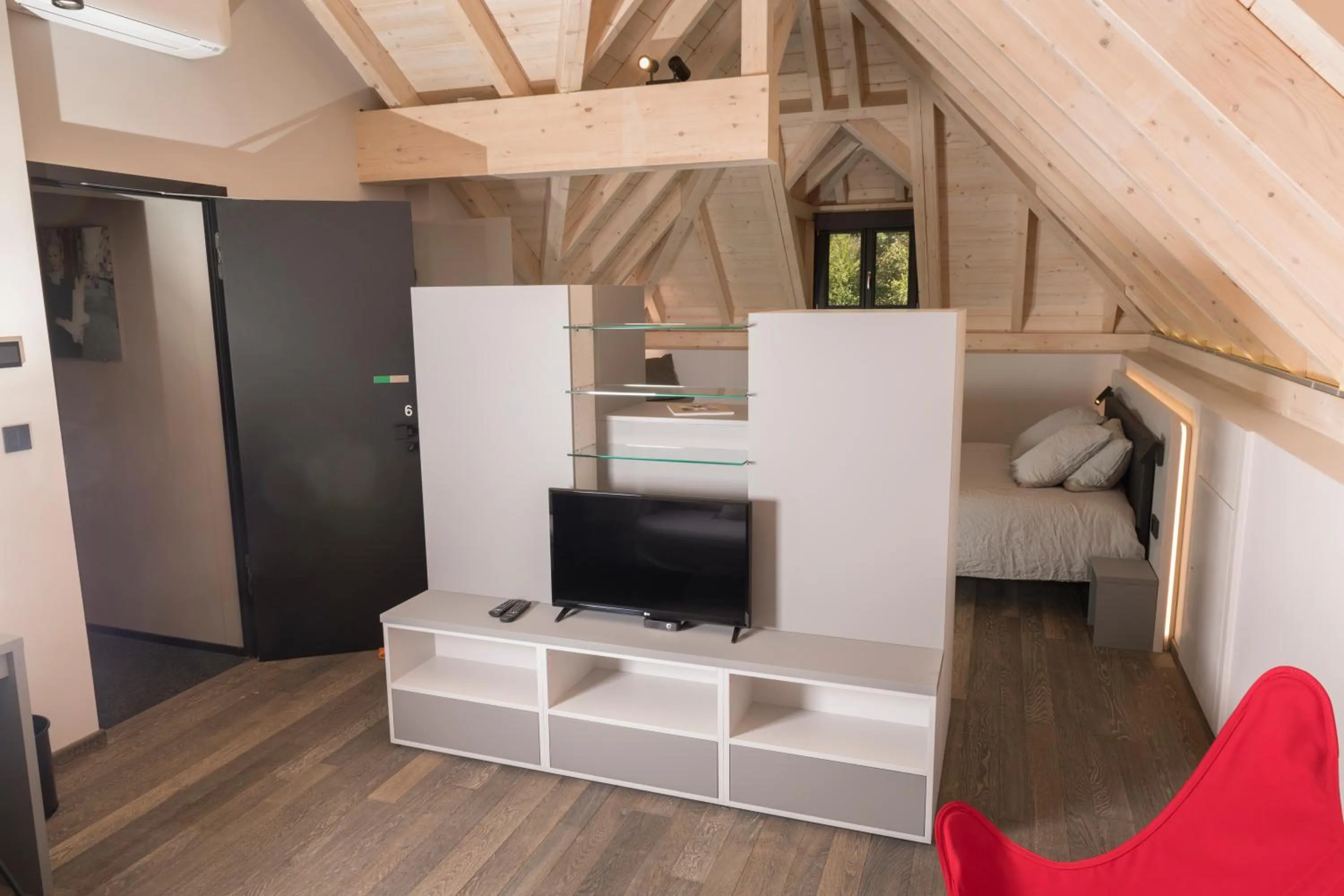 TV and multimedia in Airfield Living - Airport