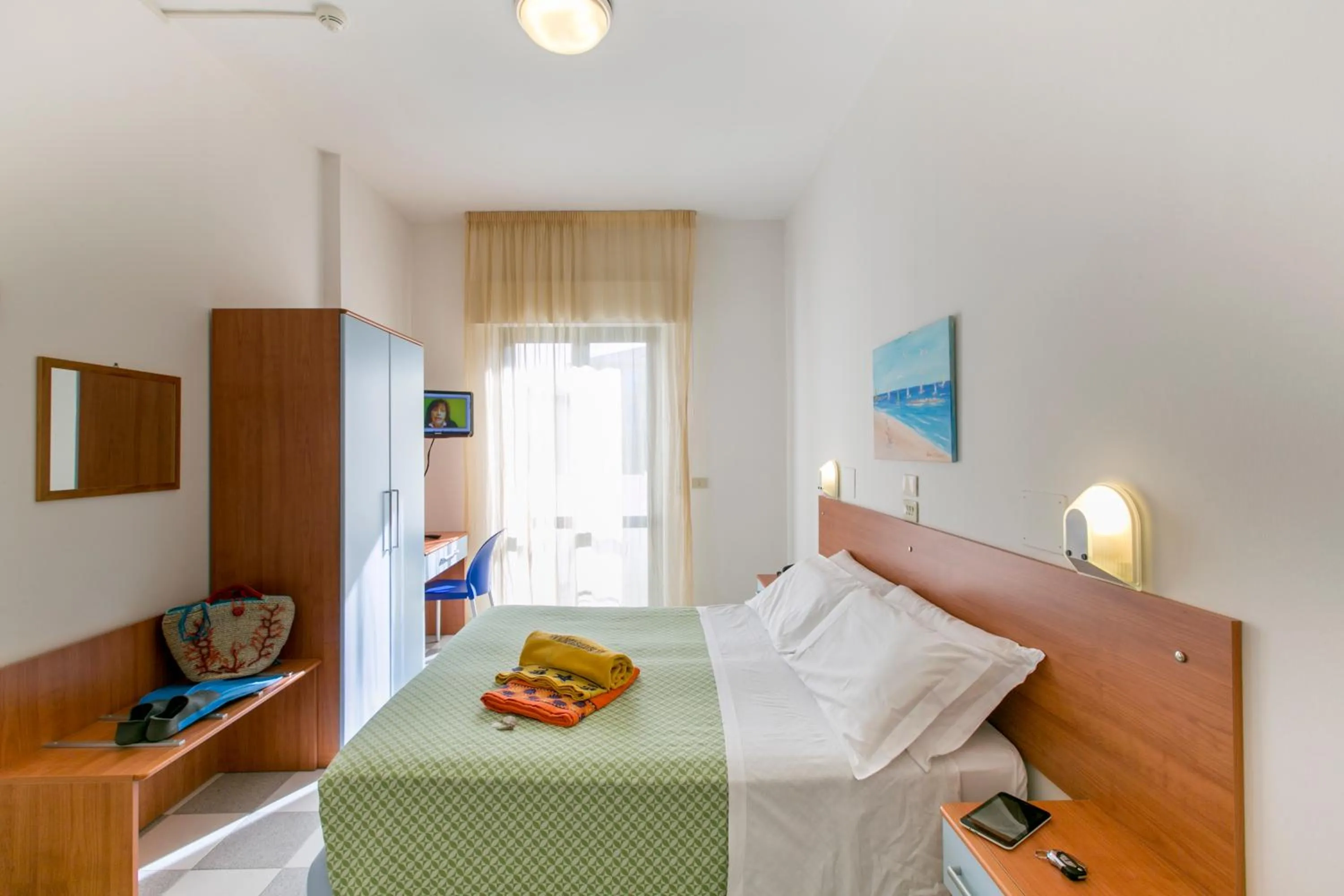 Photo of the whole room, Bed in Residence Sunrise