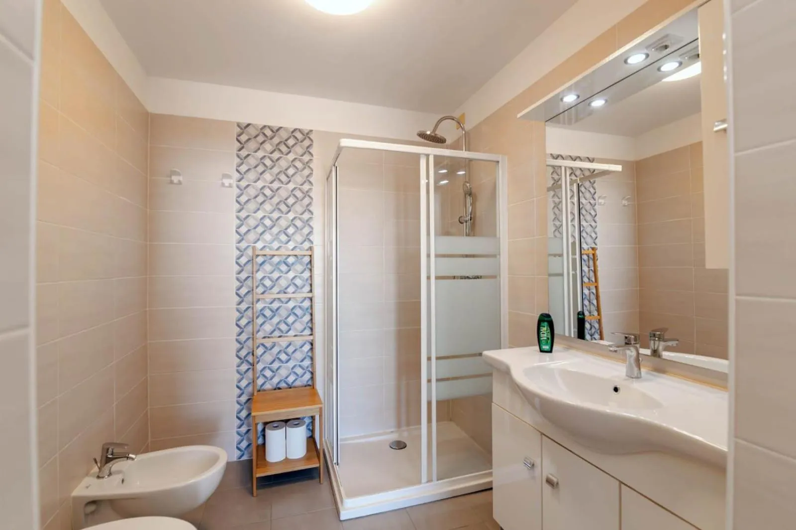 Shower in Residence Sunrise