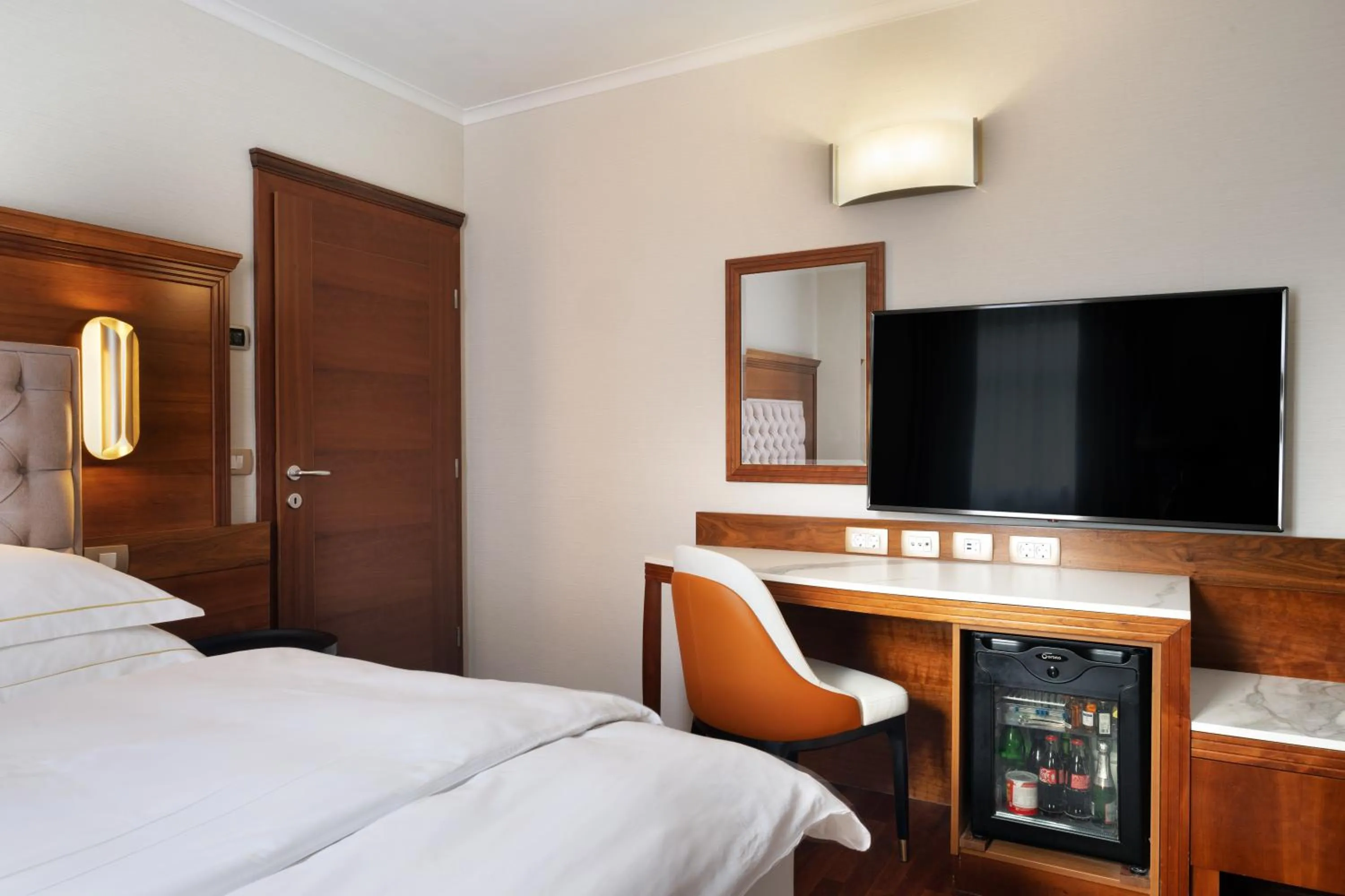 Drinks, Bed in Hotel Lovec