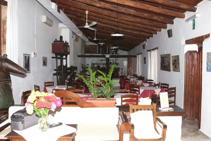 Restaurant/places to eat in Oasis Guesthouse