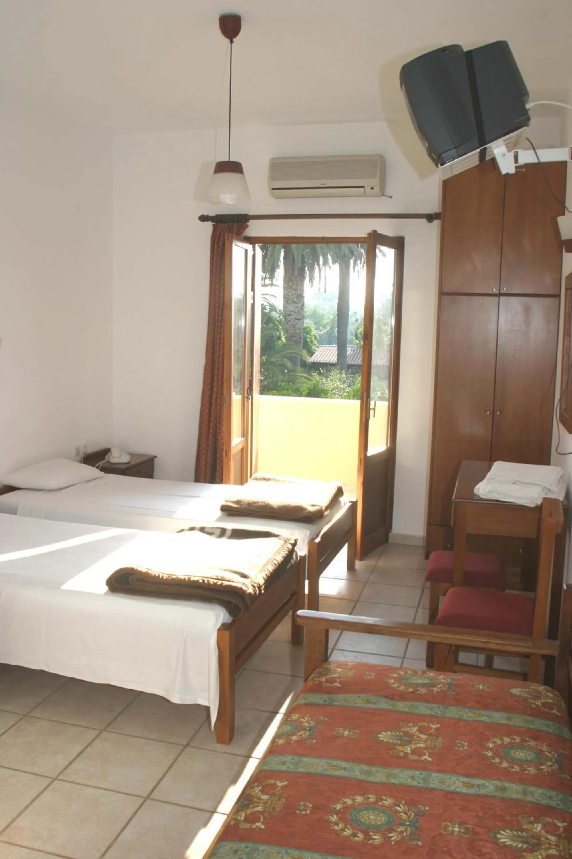 Photo of the whole room, Bed in Oasis Guesthouse