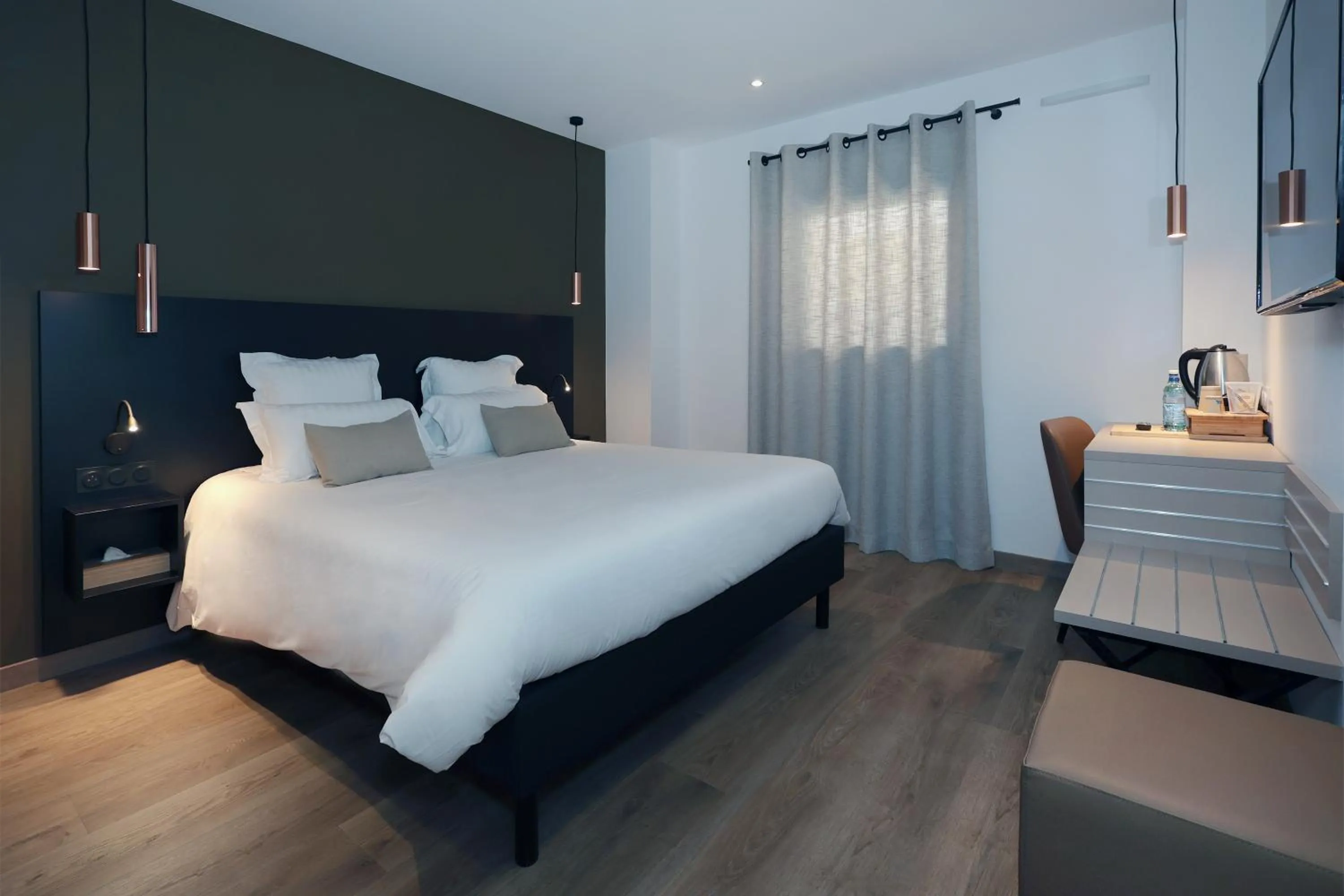 Bedroom, Bed in Le Néliö