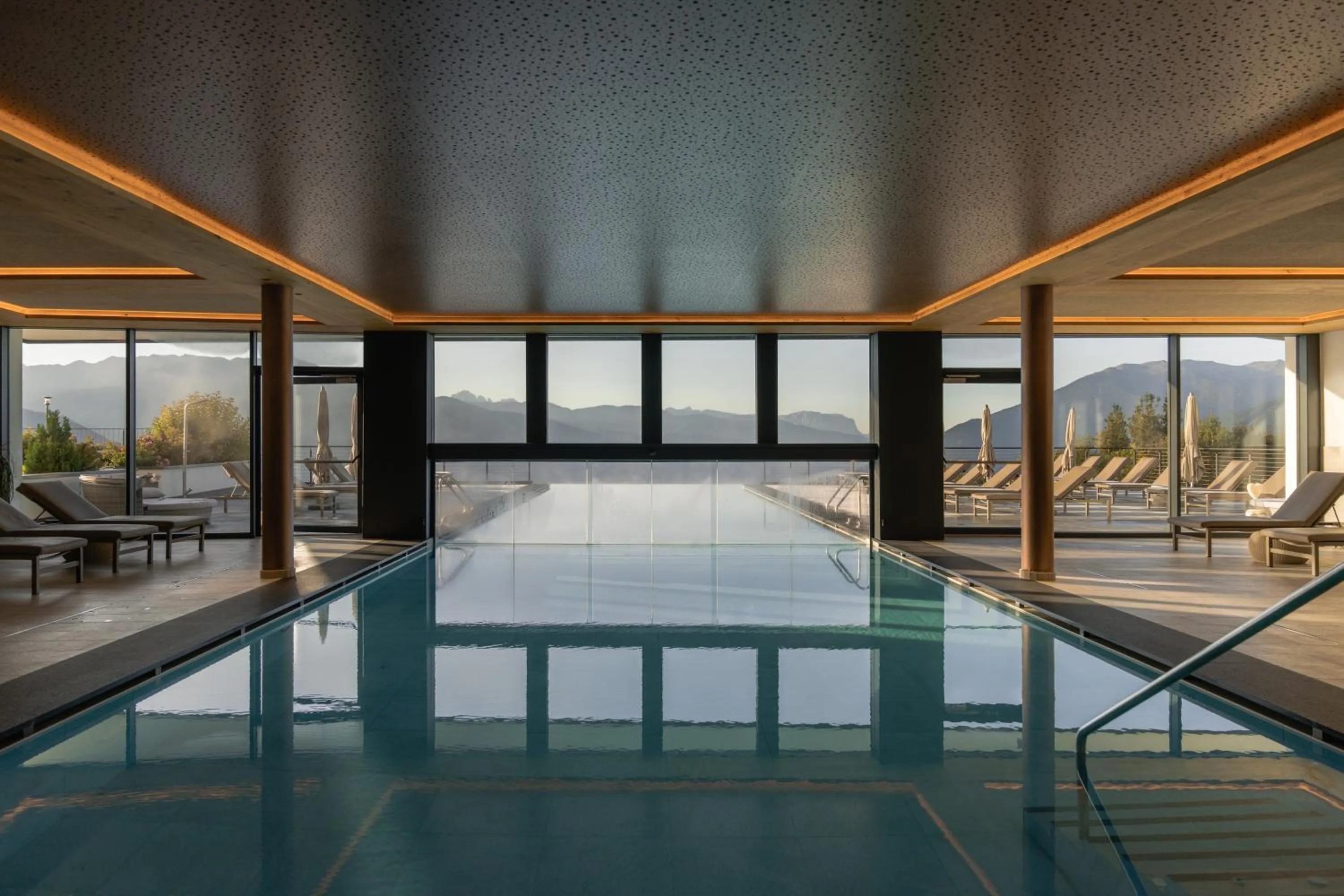 Swimming pool in Panoramahotel Huberhof