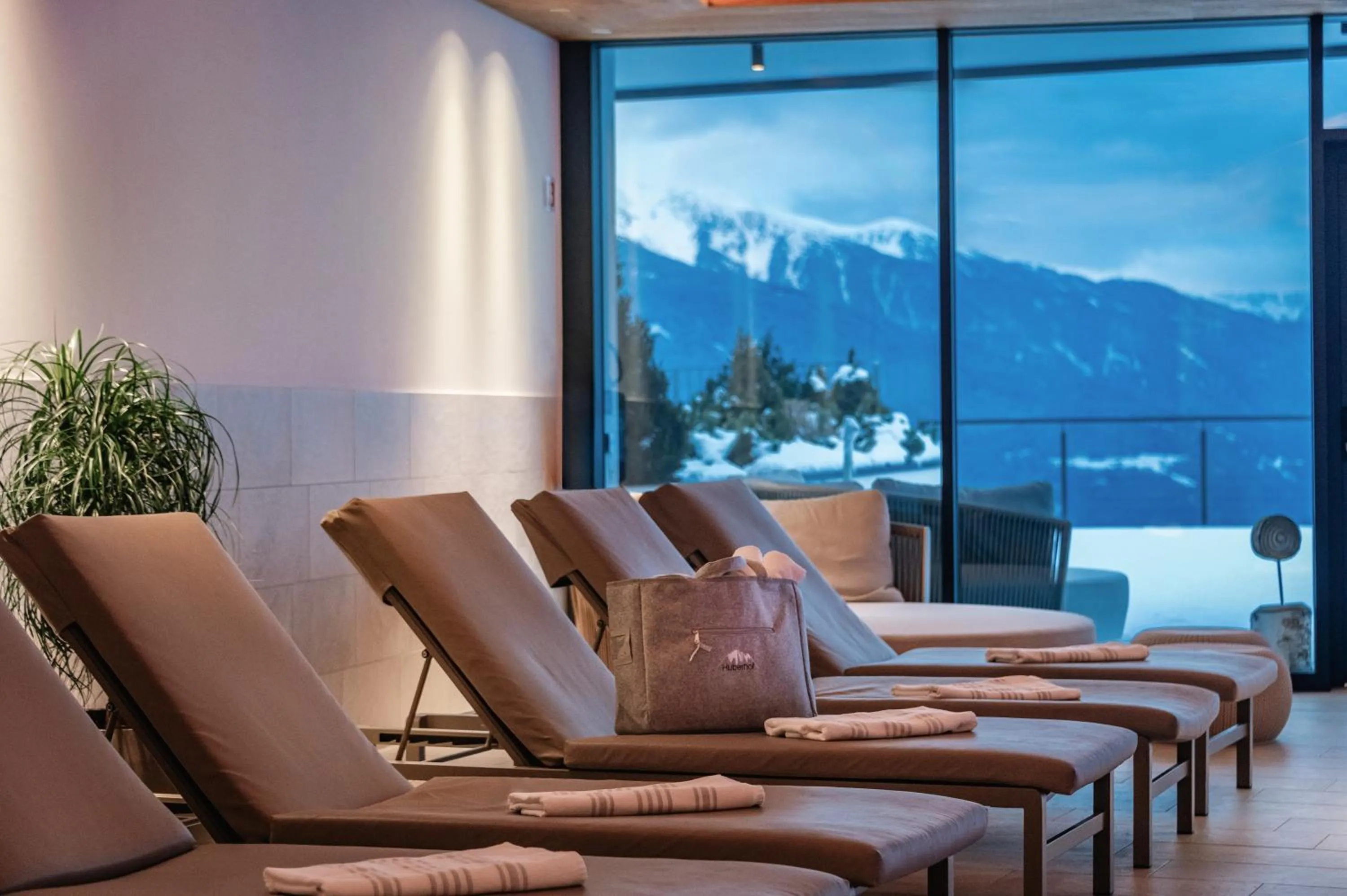 Swimming pool in Panoramahotel Huberhof