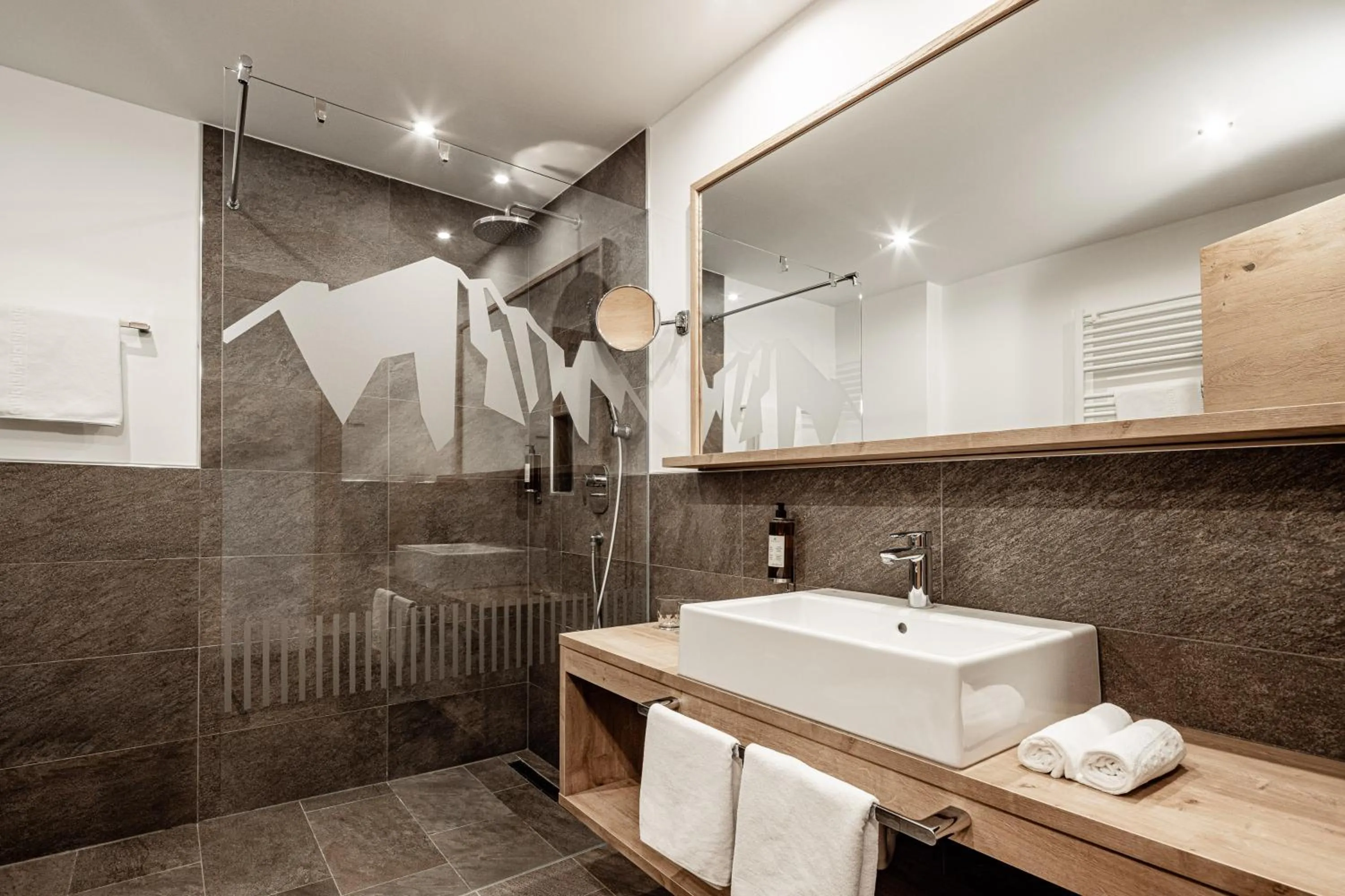 Shower in Panoramahotel Huberhof