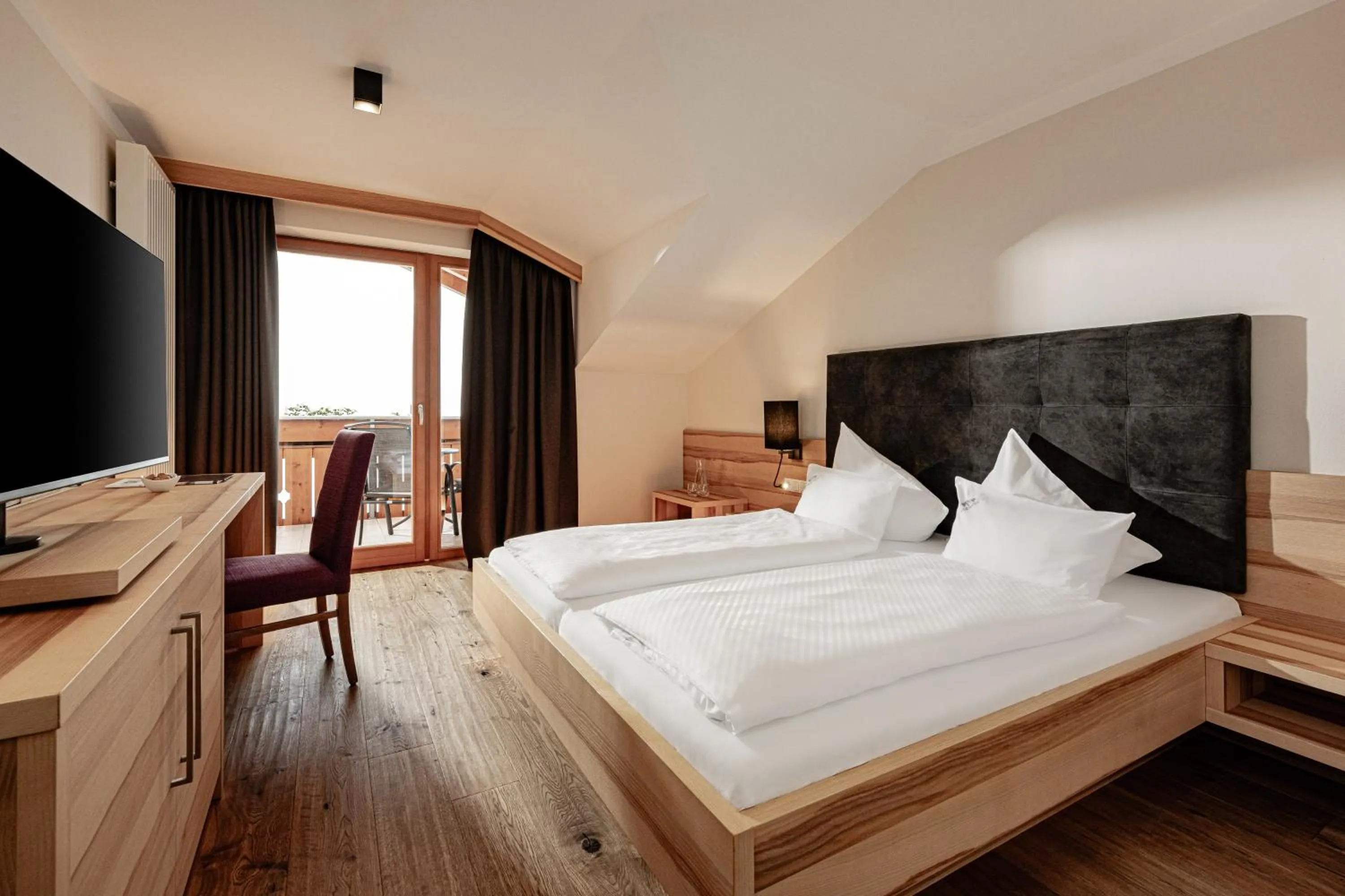 Photo of the whole room, Bed in Panoramahotel Huberhof