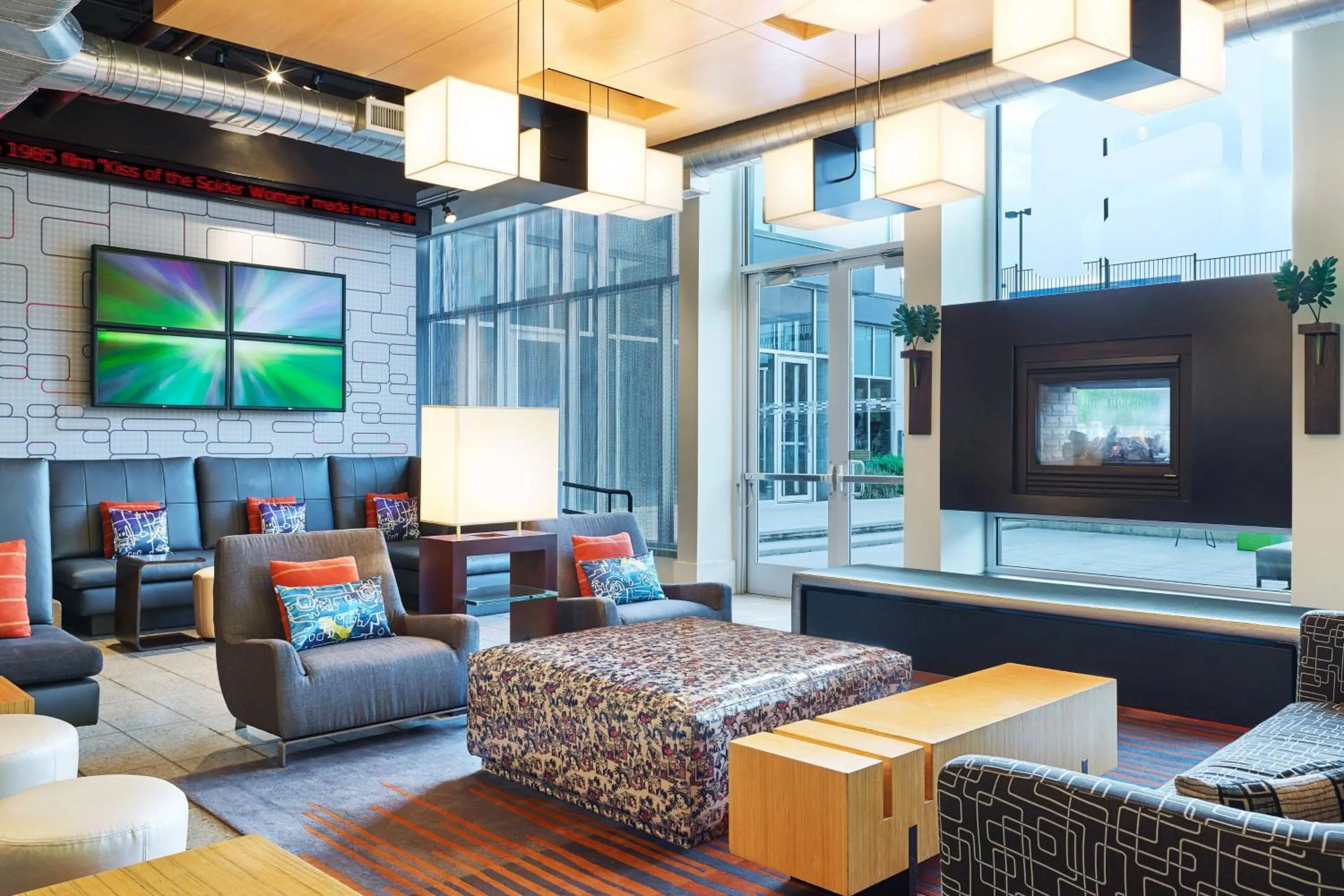 Lounge or bar in Aloft San Antonio Airport