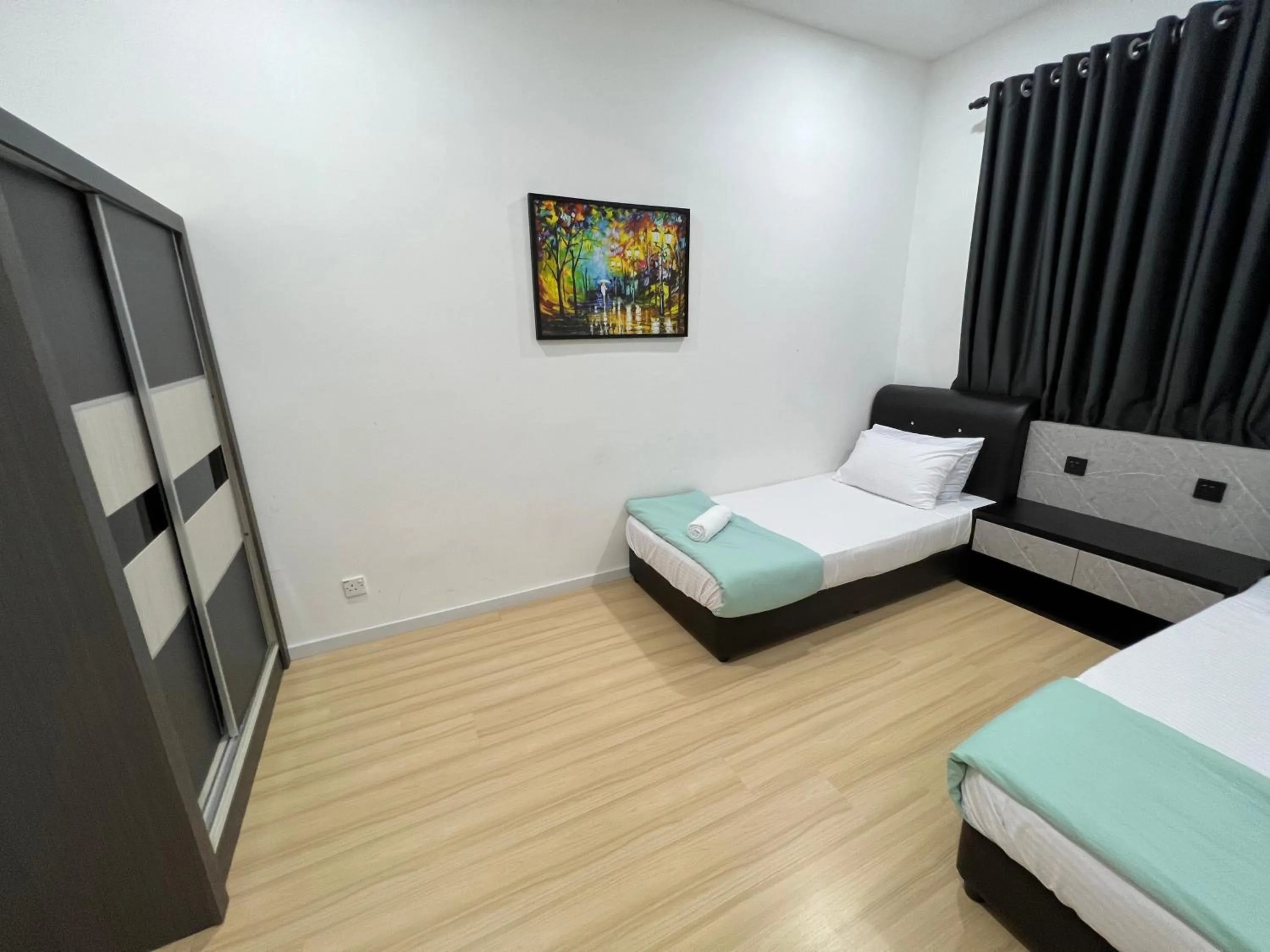 Bed in Home Away from Home in Taiping - 3R4B Family & Group Friendly!