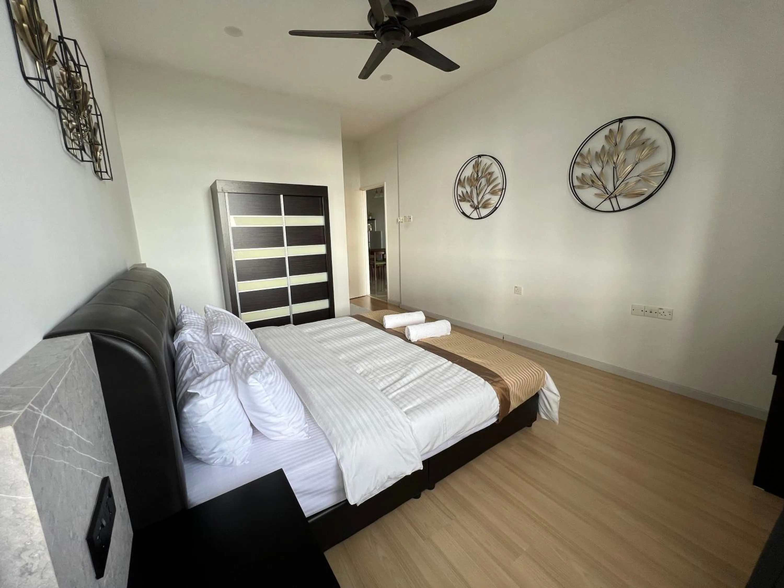 Bed in Home Away from Home in Taiping - 3R4B Family & Group Friendly!