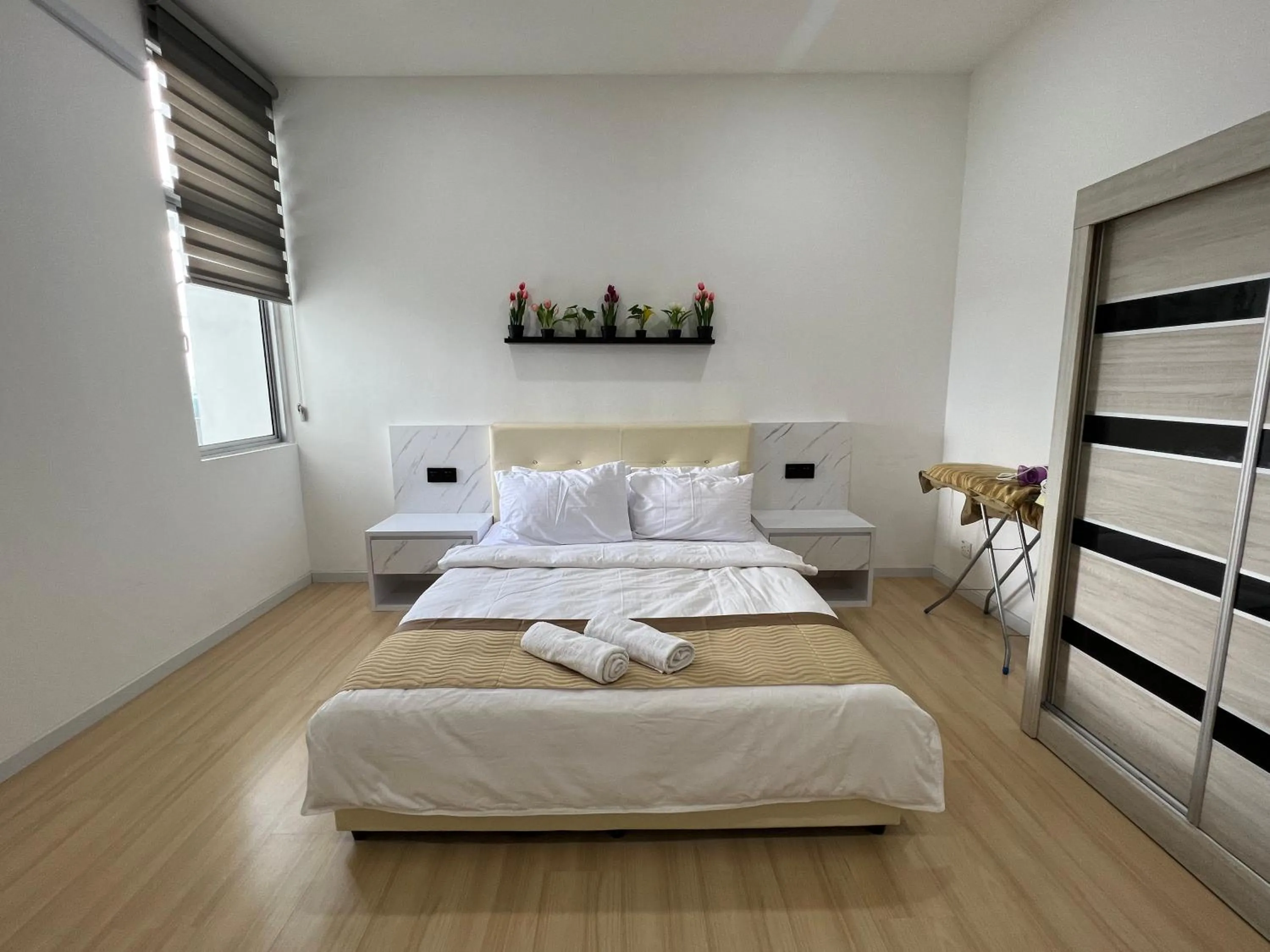 Bed in Home Away from Home in Taiping - 3R4B Family & Group Friendly!