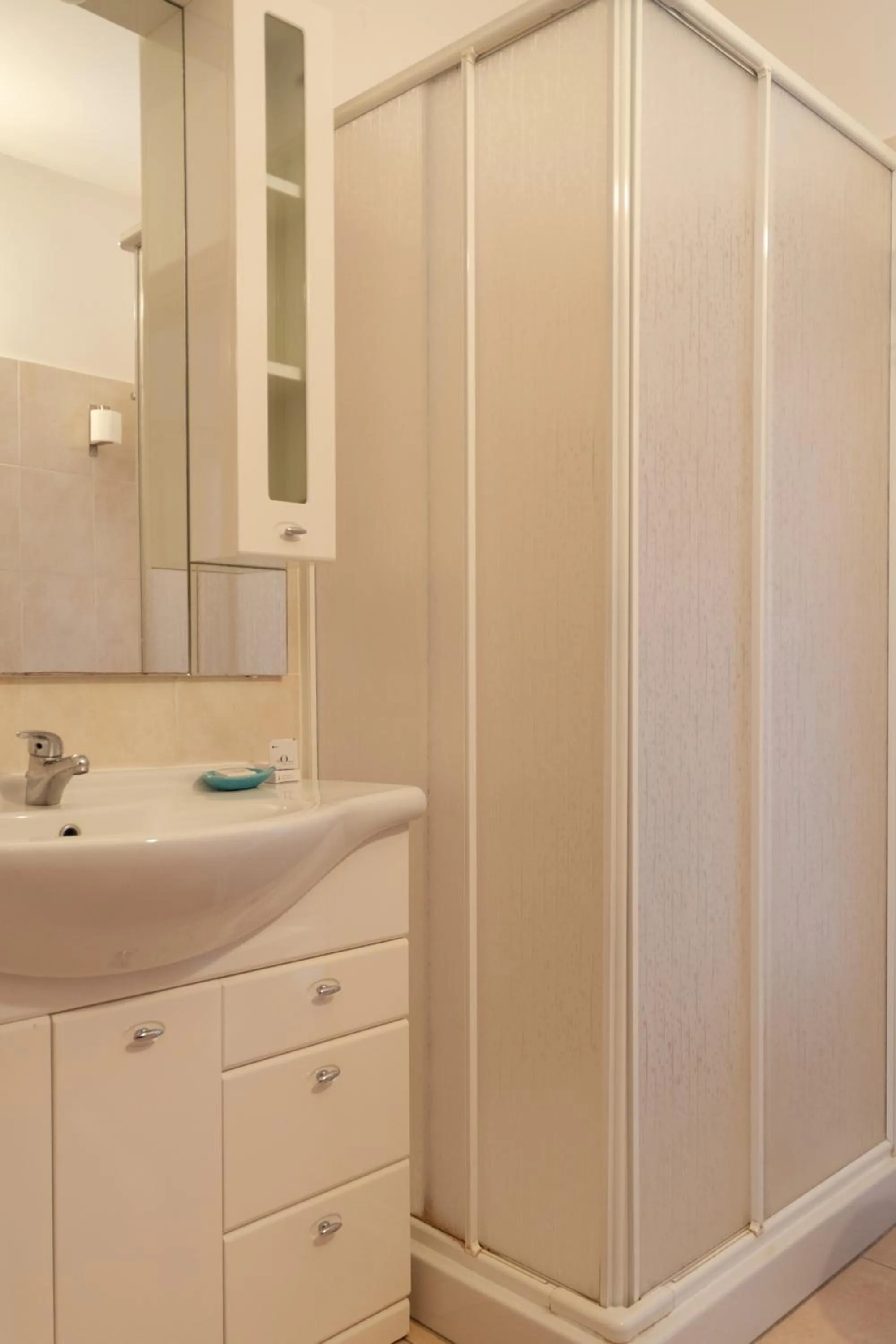 Shower in I Lecci Guesthouse