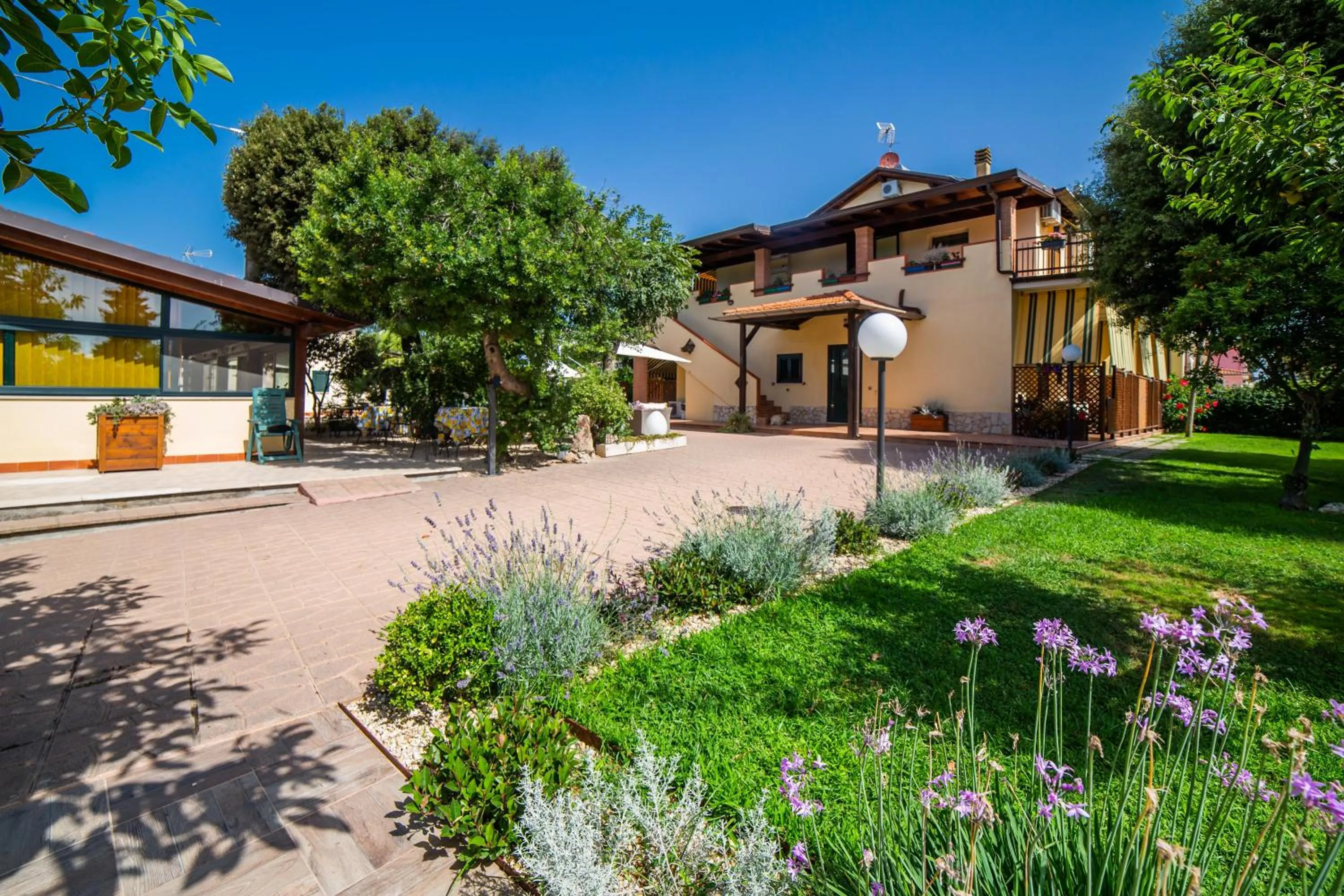 Garden in I Lecci Guesthouse